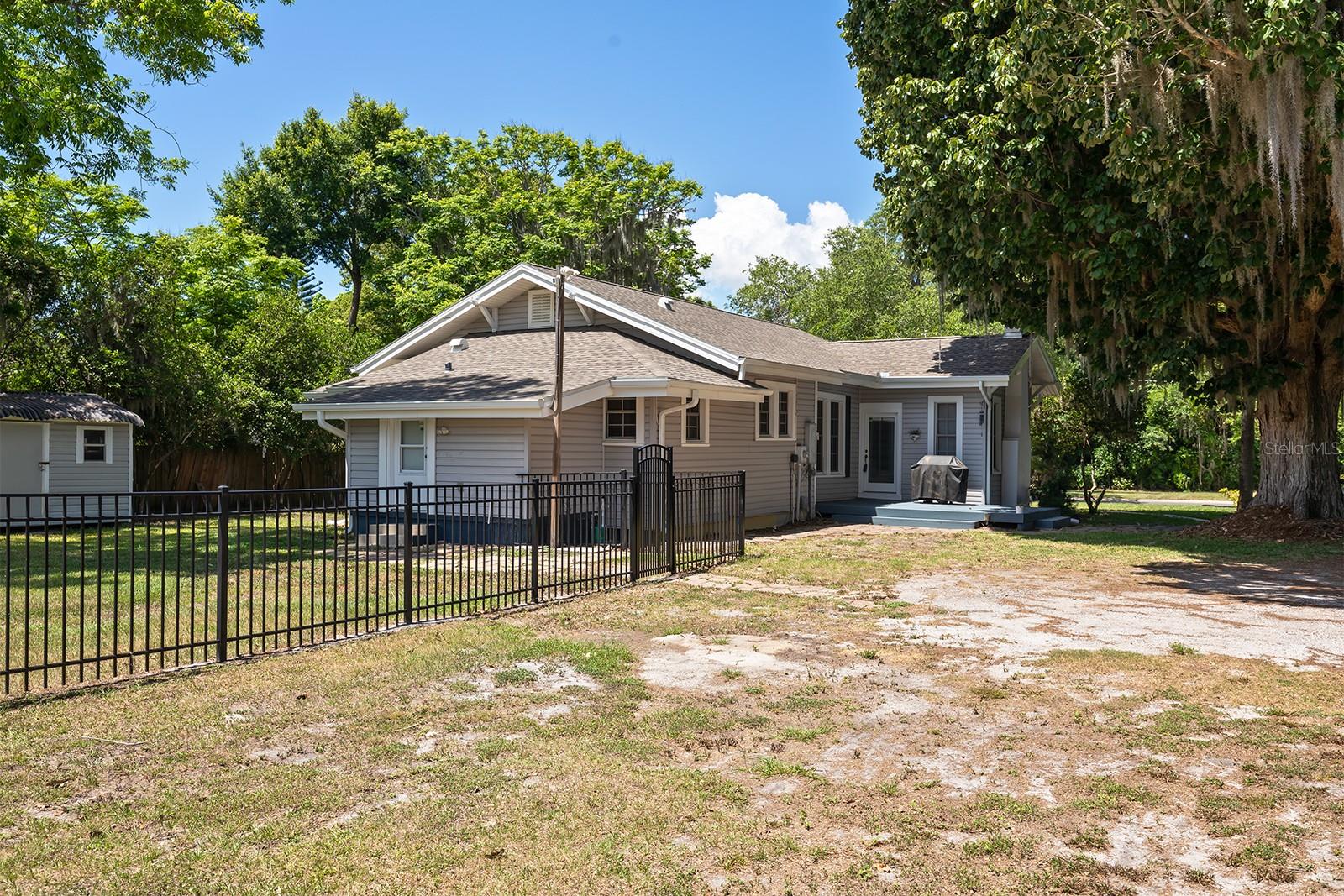 57 S TROWELL AVE, UMATILLA, FL, 32784