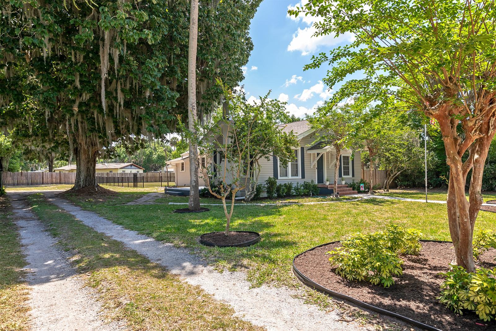 57 S TROWELL AVE, UMATILLA, FL, 32784