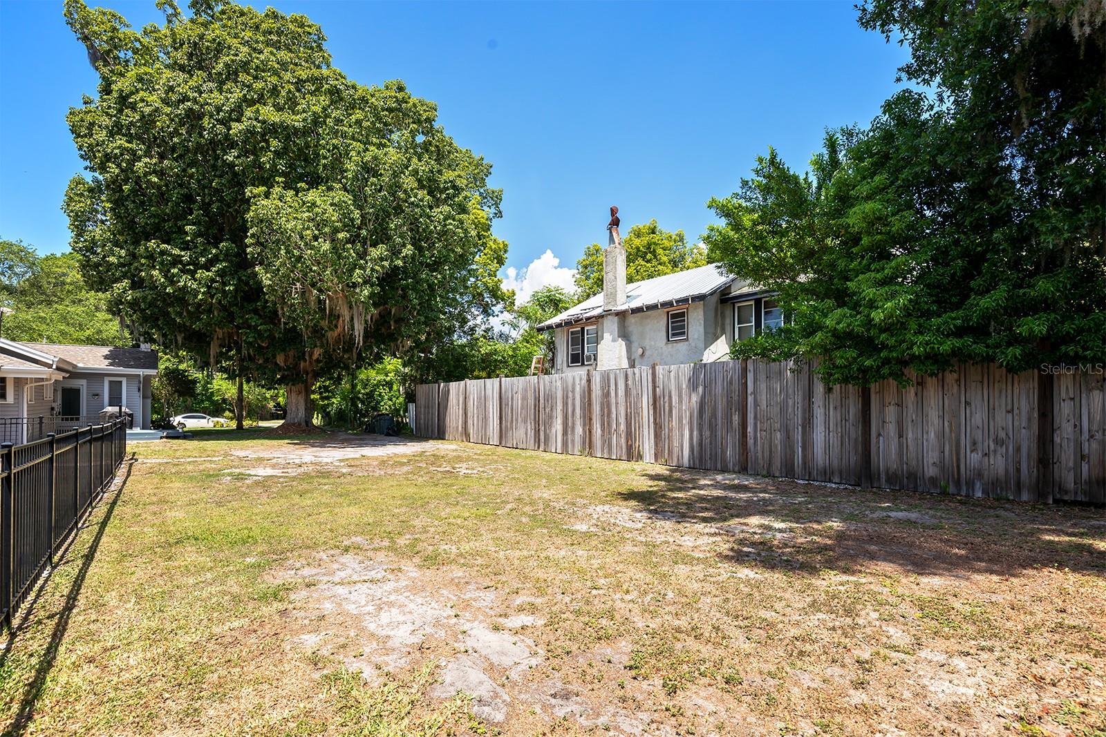 57 S TROWELL AVE, UMATILLA, FL, 32784