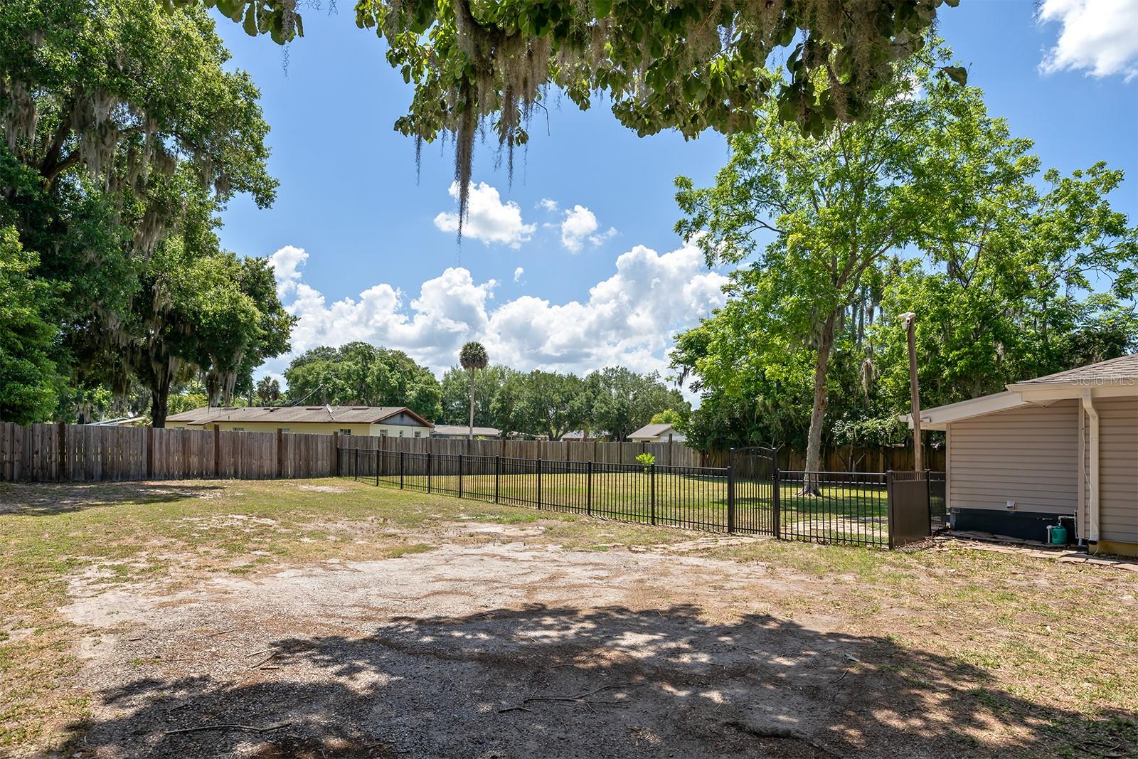57 S TROWELL AVE, UMATILLA, FL, 32784