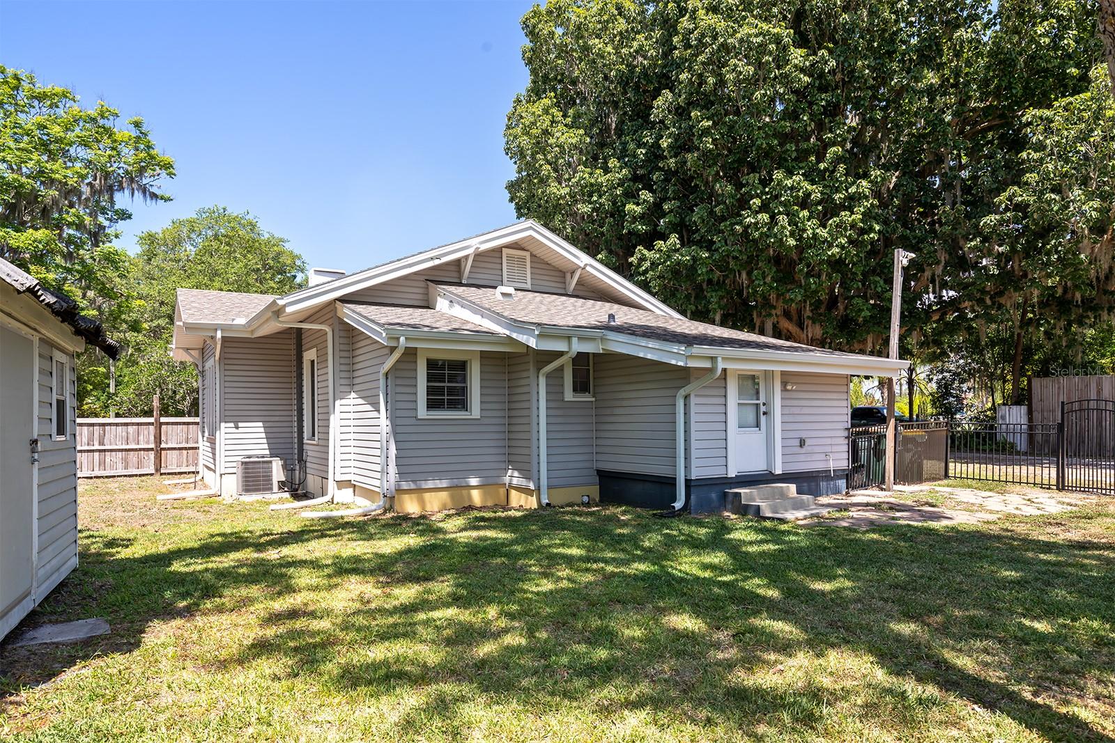57 S TROWELL AVE, UMATILLA, FL, 32784