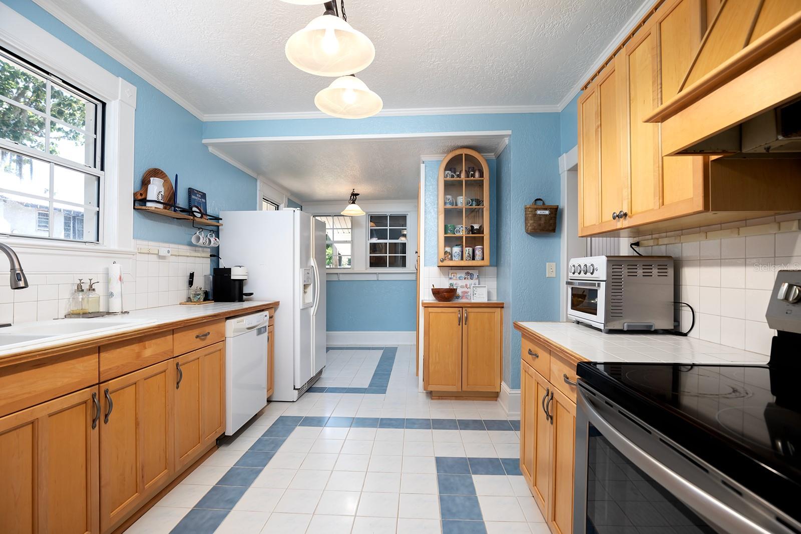57 S TROWELL AVE, UMATILLA, FL, 32784