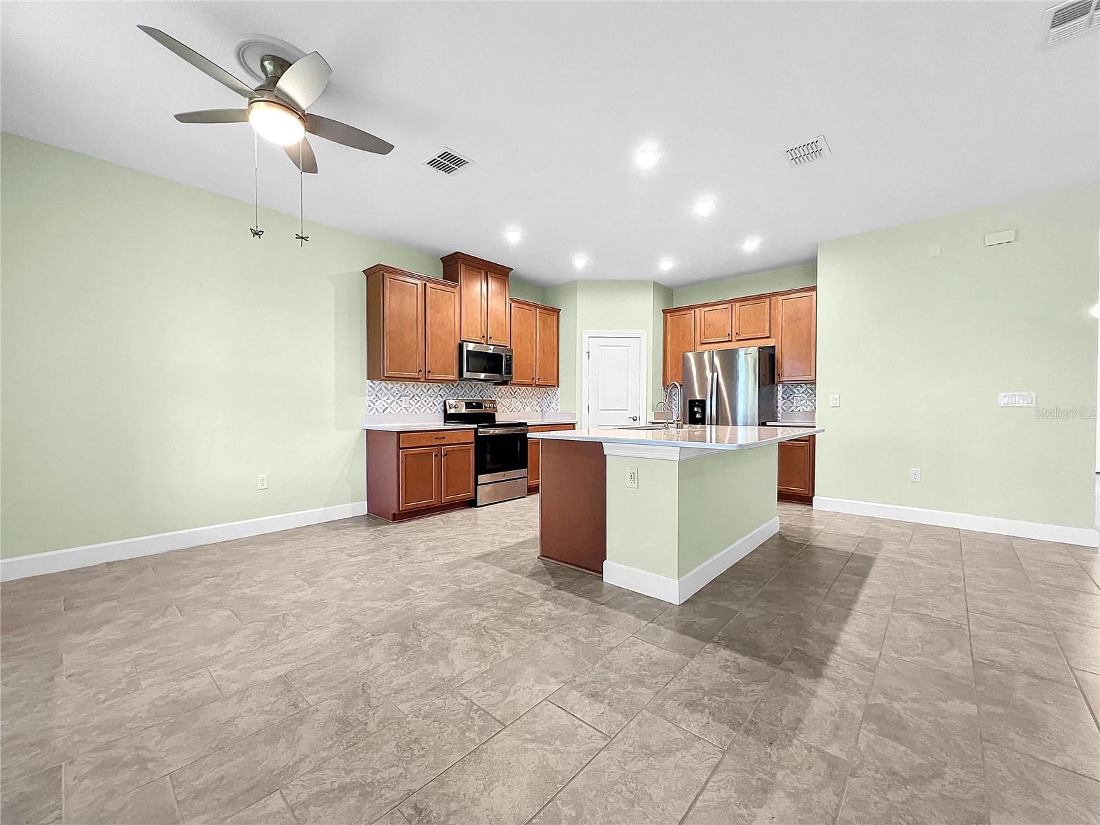204 BELLA CORTINA DR, POINCIANA, FL, 34759