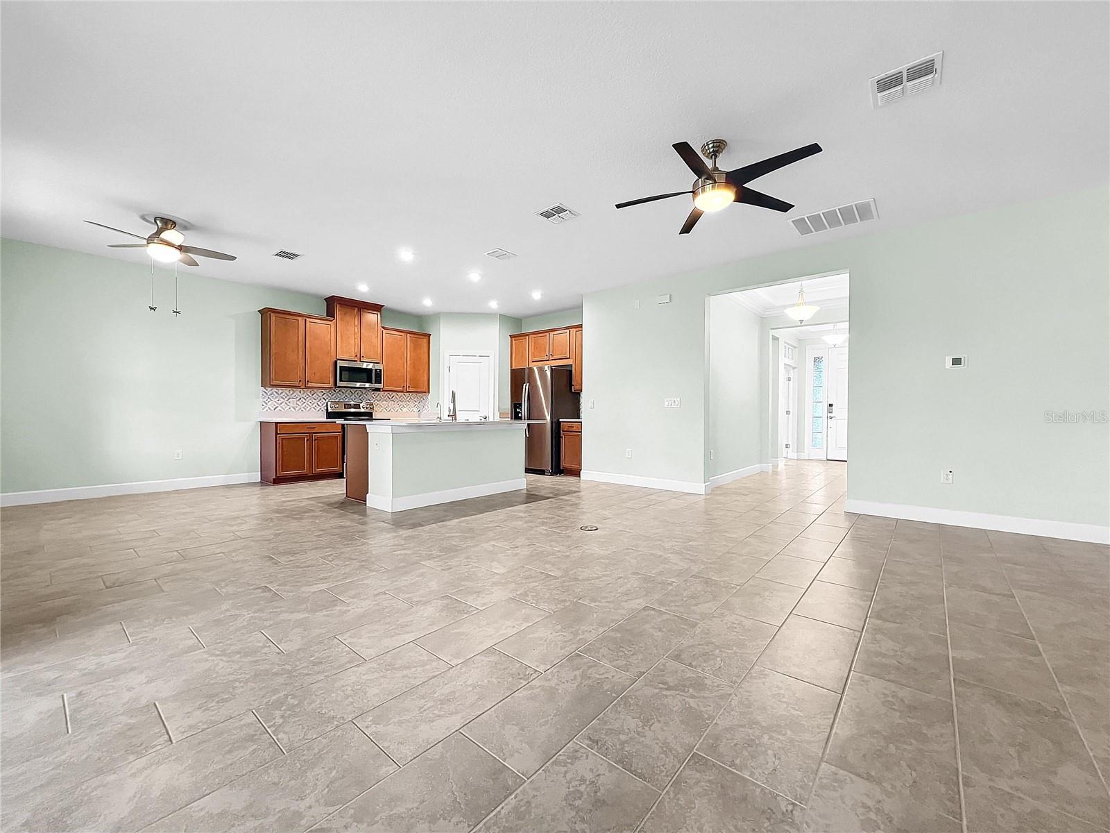 204 BELLA CORTINA DR, POINCIANA, FL, 34759