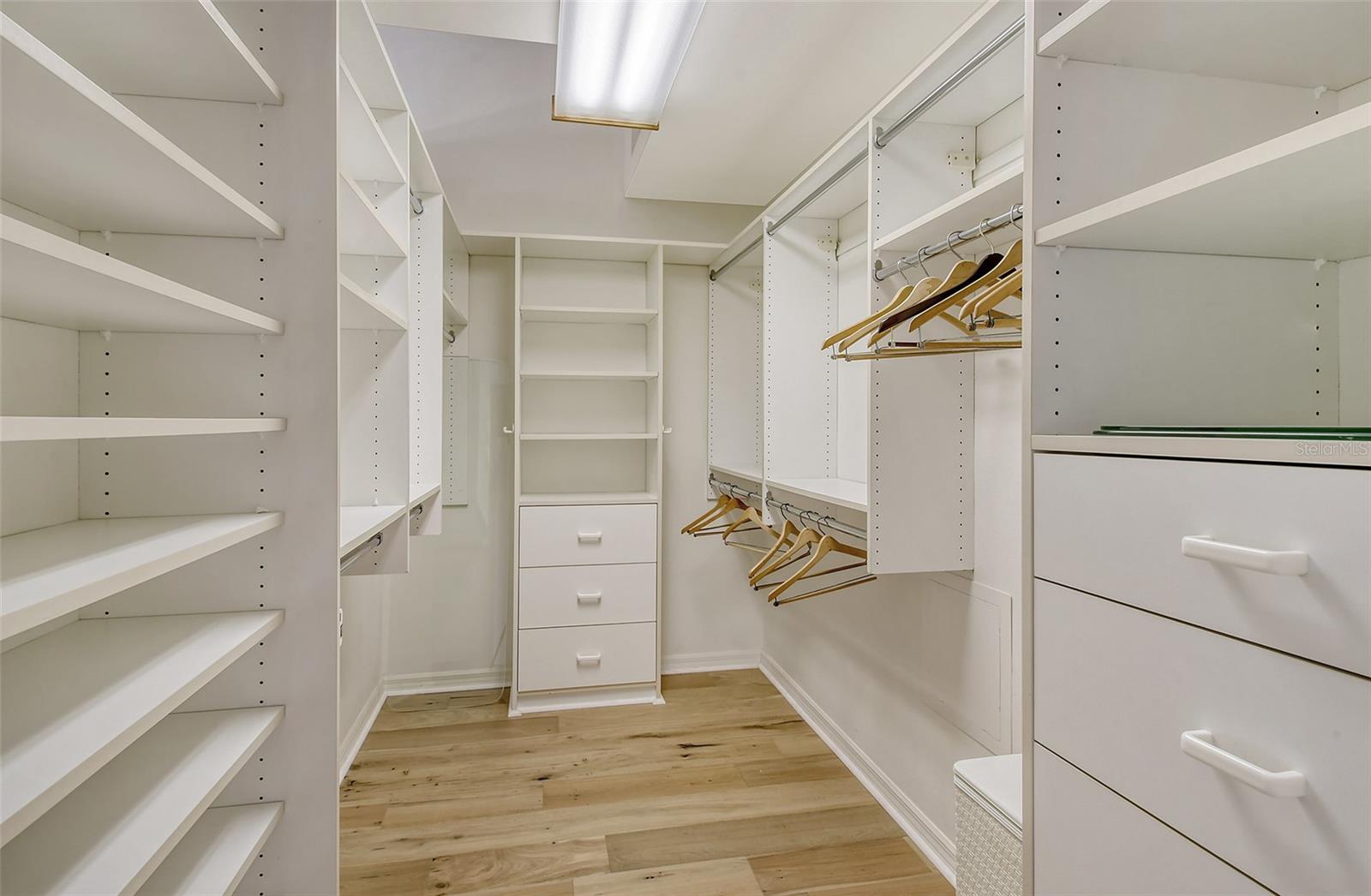2383 HARBOUR OAKS DR, LONGBOAT KEY, FL, 34228