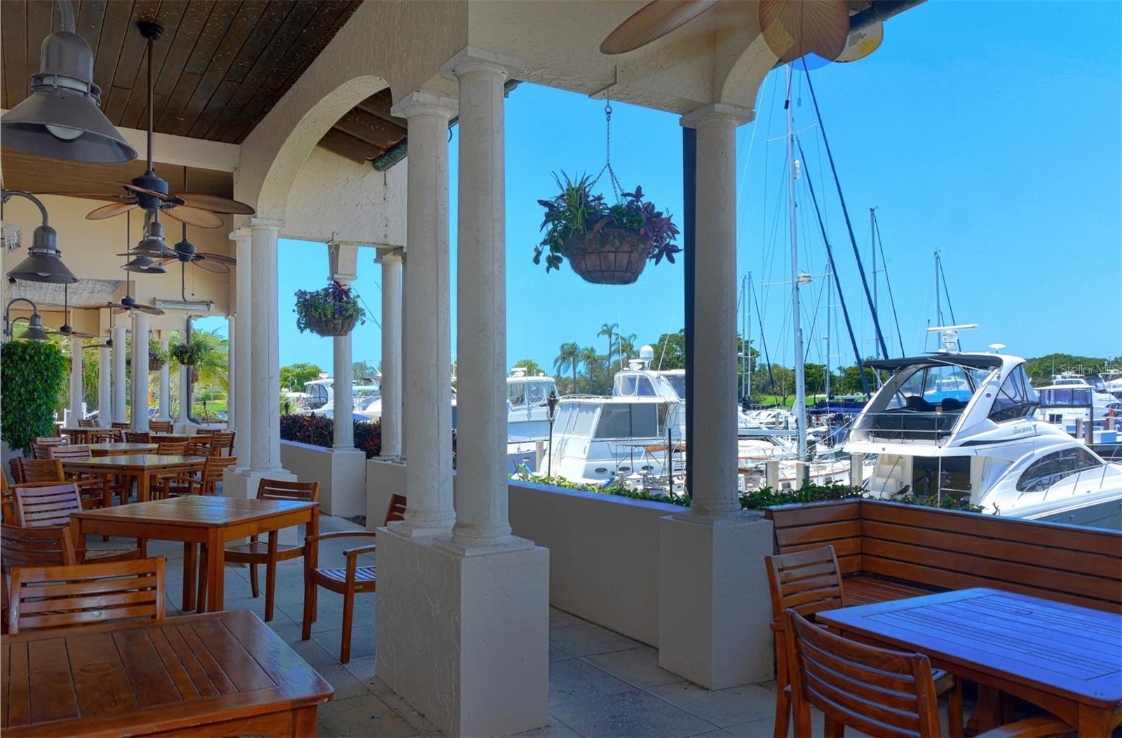 2383 HARBOUR OAKS DR, LONGBOAT KEY, FL, 34228