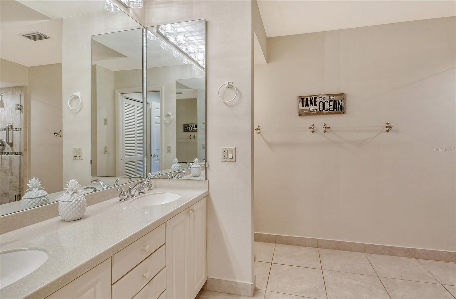 2383 HARBOUR OAKS DR, LONGBOAT KEY, FL, 34228