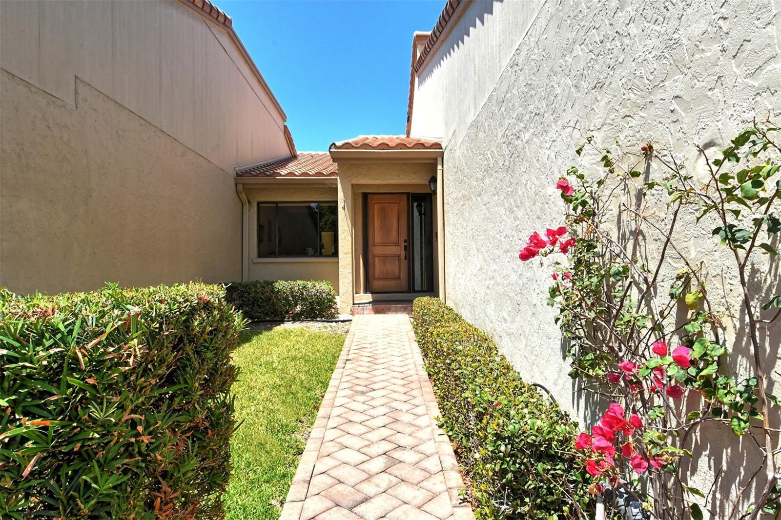 2383 HARBOUR OAKS DR, LONGBOAT KEY, FL, 34228