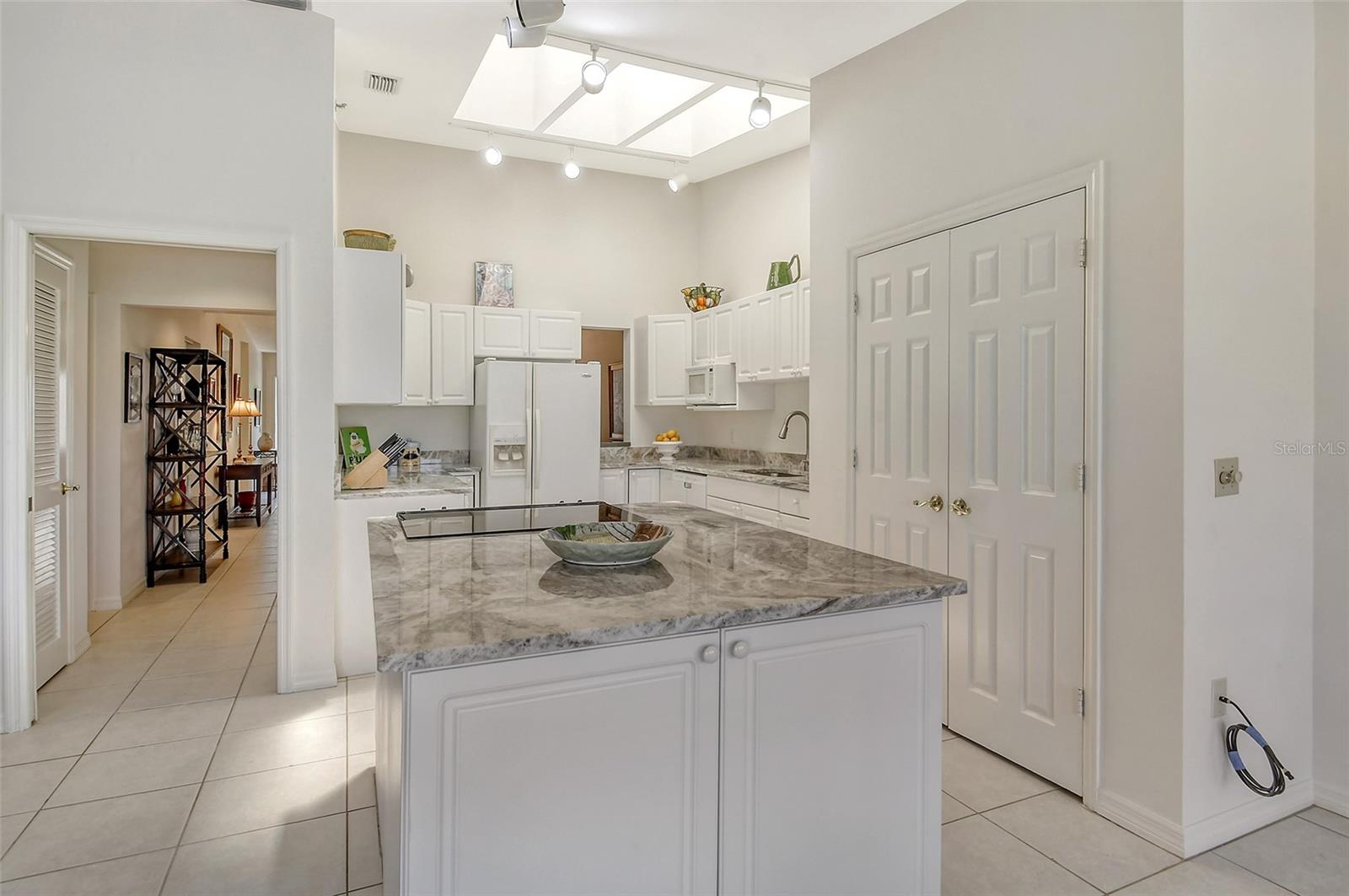 2383 HARBOUR OAKS DR, LONGBOAT KEY, FL, 34228