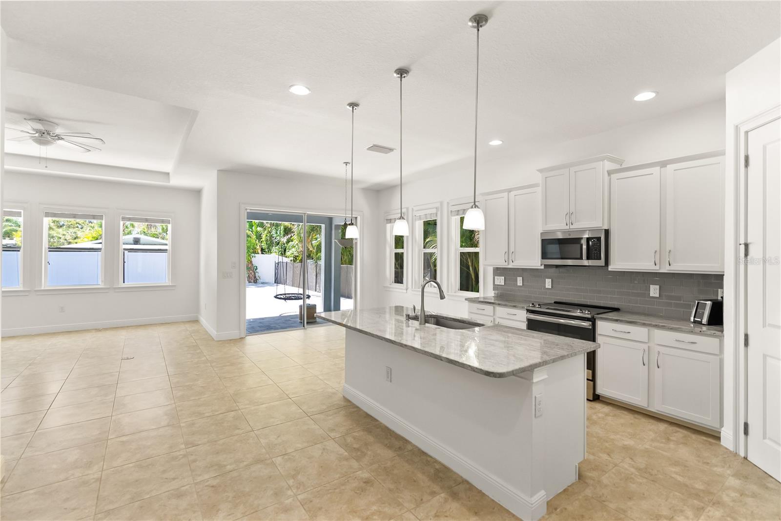 1800 ROBINHOOD ST, SARASOTA, FL, 34231