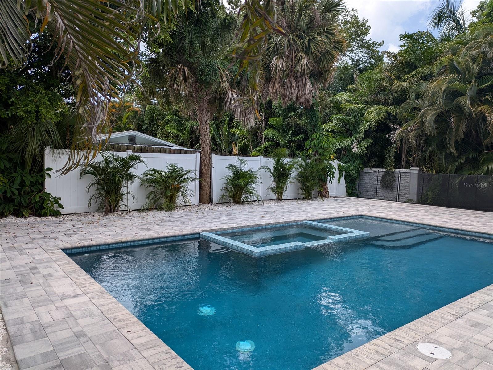 1800 ROBINHOOD ST, SARASOTA, FL, 34231