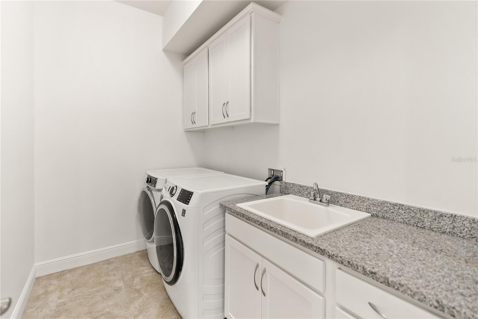 1800 ROBINHOOD ST, SARASOTA, FL, 34231