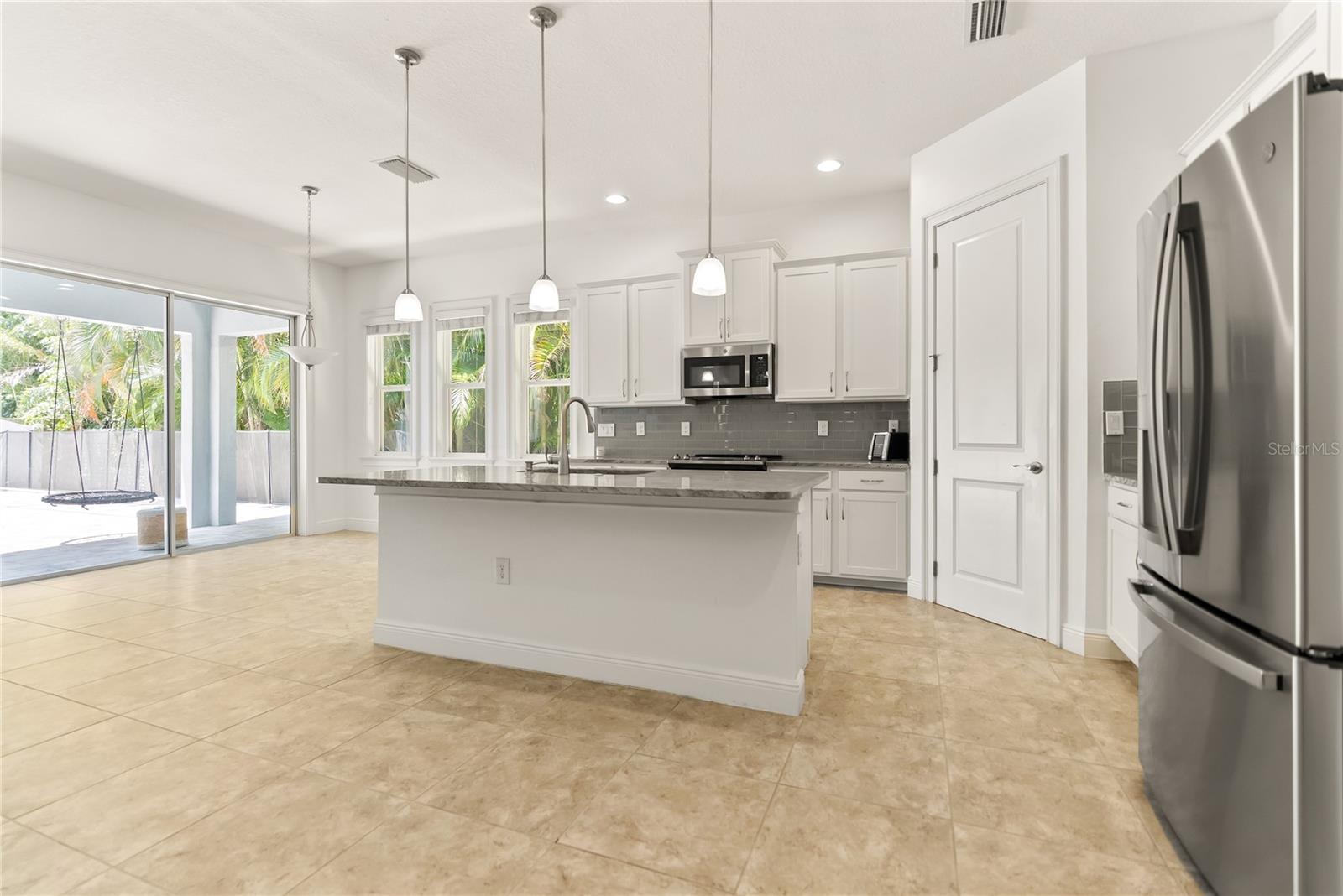 1800 ROBINHOOD ST, SARASOTA, FL, 34231