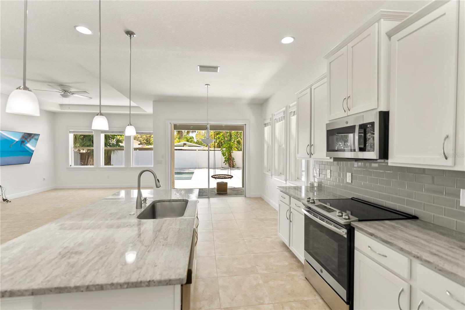 1800 ROBINHOOD ST, SARASOTA, FL, 34231