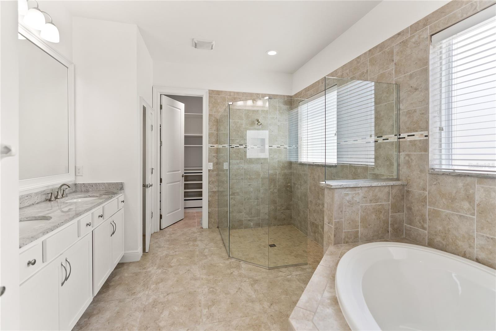 1800 ROBINHOOD ST, SARASOTA, FL, 34231
