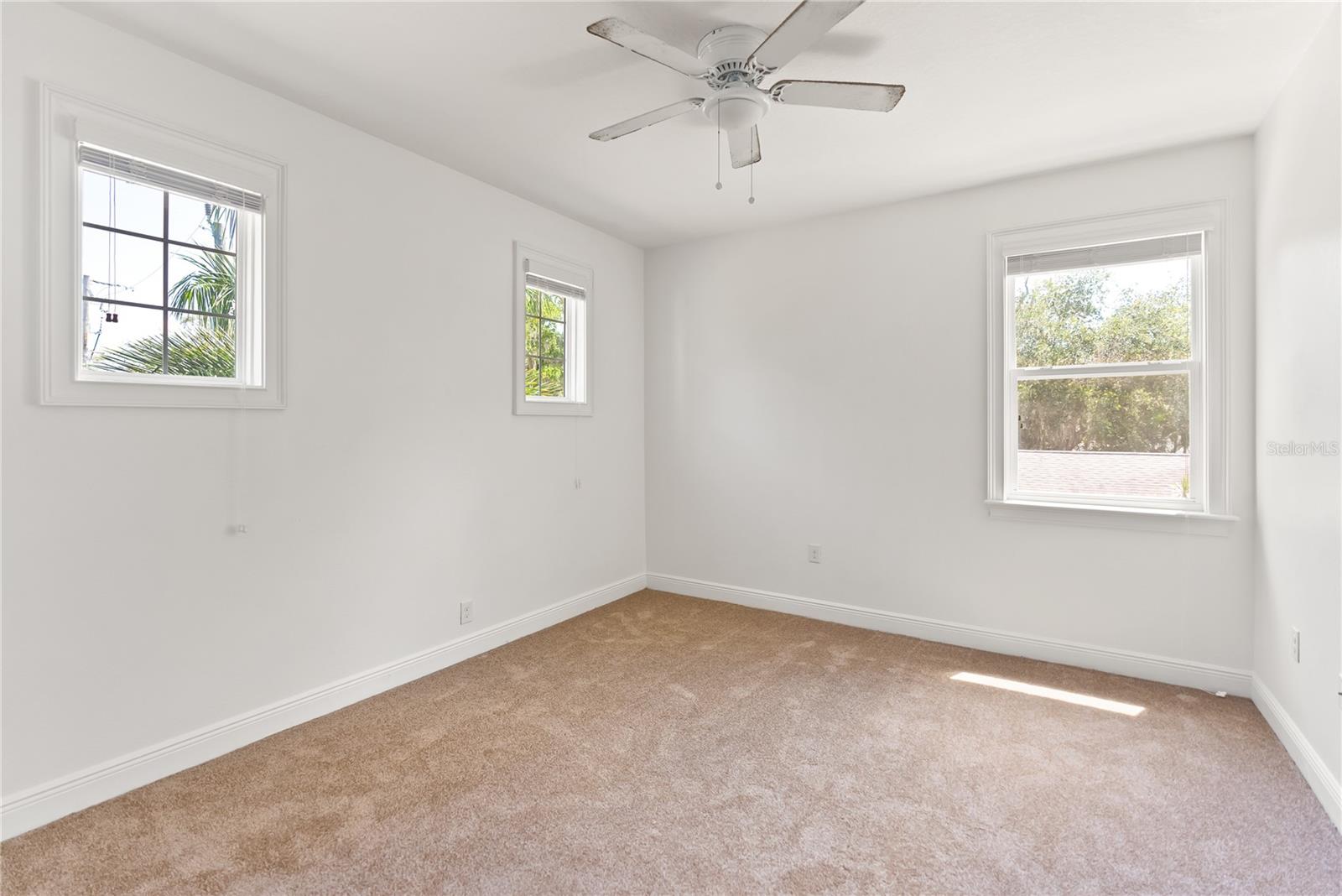 1800 ROBINHOOD ST, SARASOTA, FL, 34231