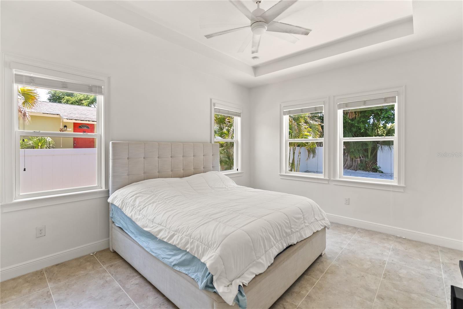 1800 ROBINHOOD ST, SARASOTA, FL, 34231