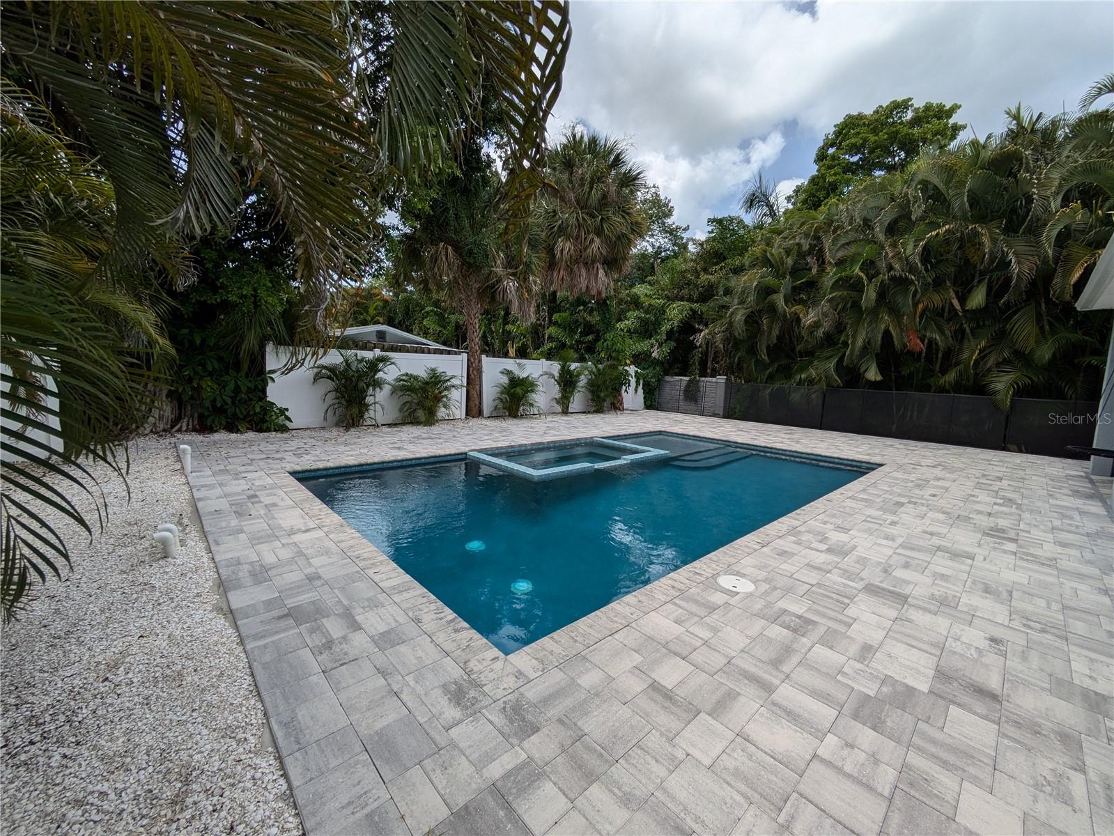 1800 ROBINHOOD ST, SARASOTA, FL, 34231