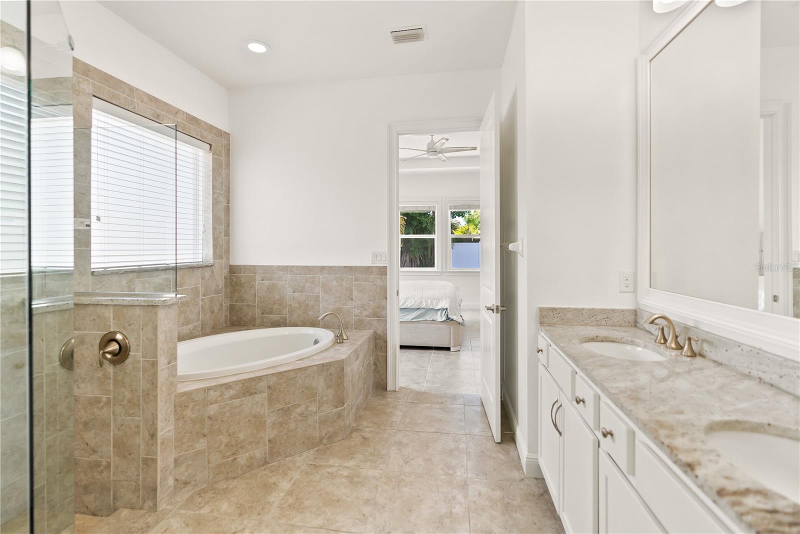 1800 ROBINHOOD ST, SARASOTA, FL, 34231