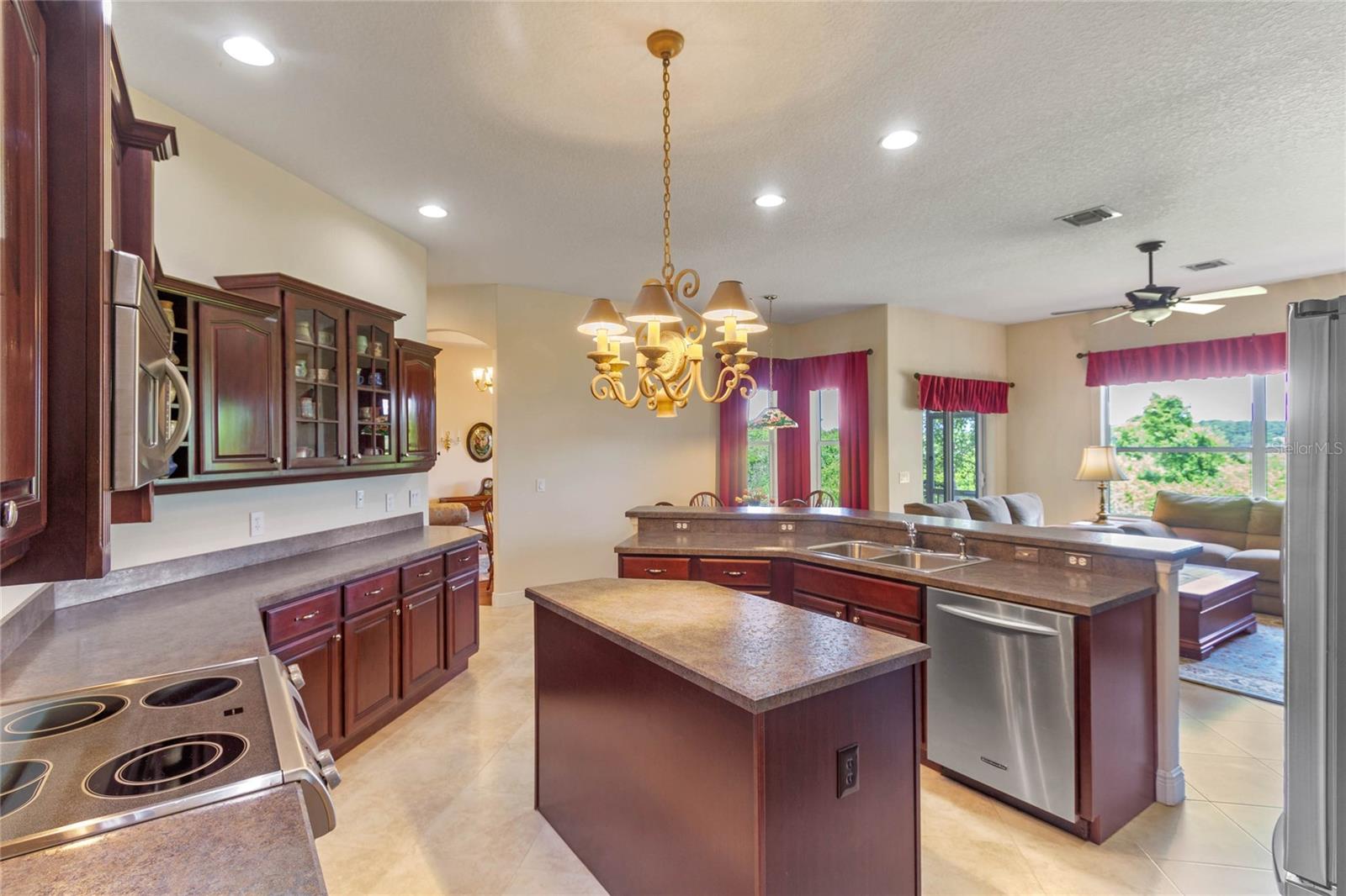 18319 GREAT BLUE HERON DR, GROVELAND, FL, 34736