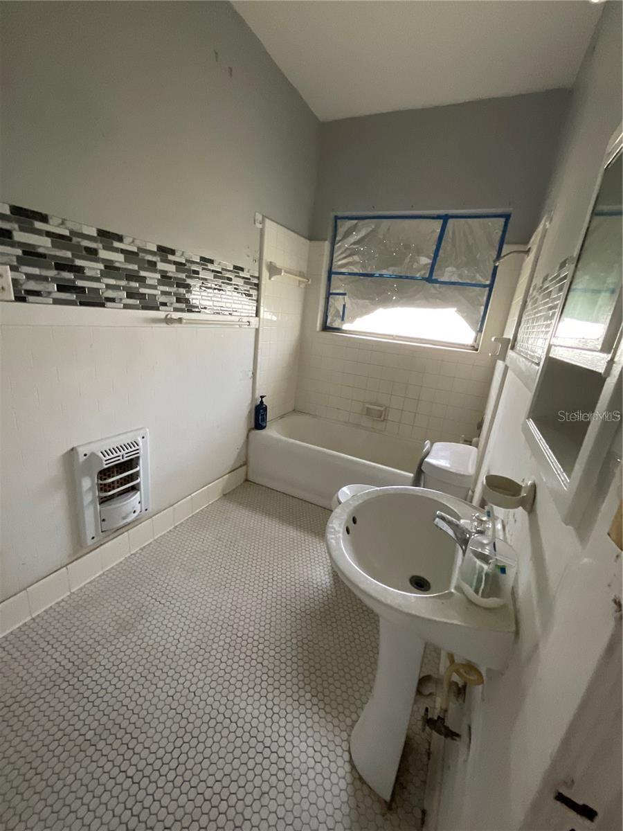 123 W 2ND AVE, PIERSON, FL, 32180