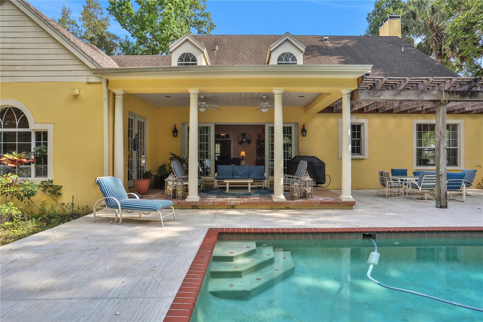 8608 POINSETTIA DR, TEMPLE TERRACE, FL, 33637