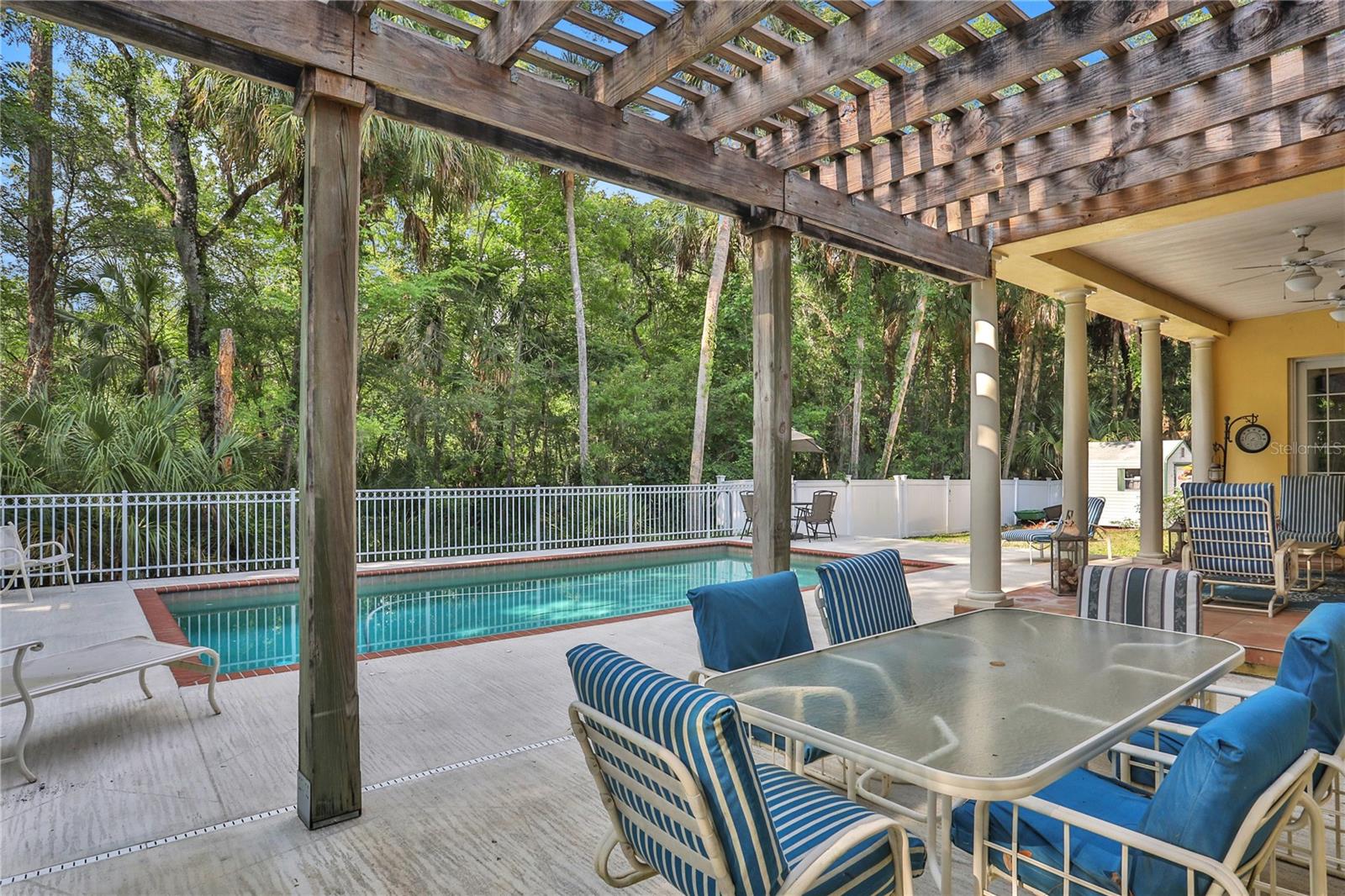8608 POINSETTIA DR, TEMPLE TERRACE, FL, 33637