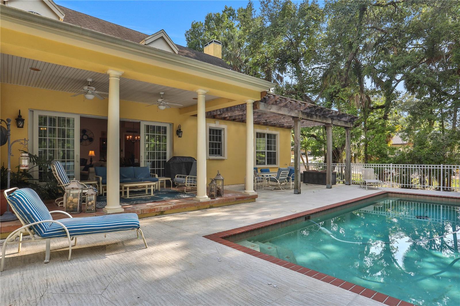8608 POINSETTIA DR, TEMPLE TERRACE, FL, 33637