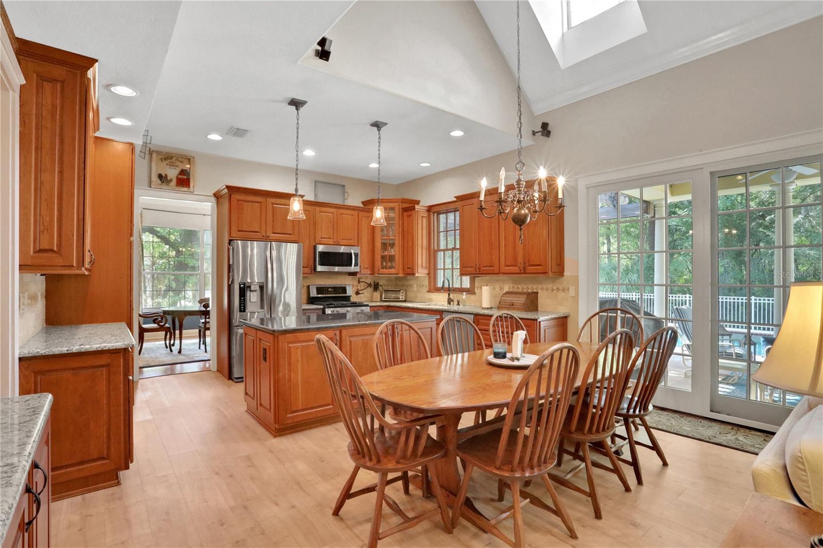 8608 POINSETTIA DR, TEMPLE TERRACE, FL, 33637