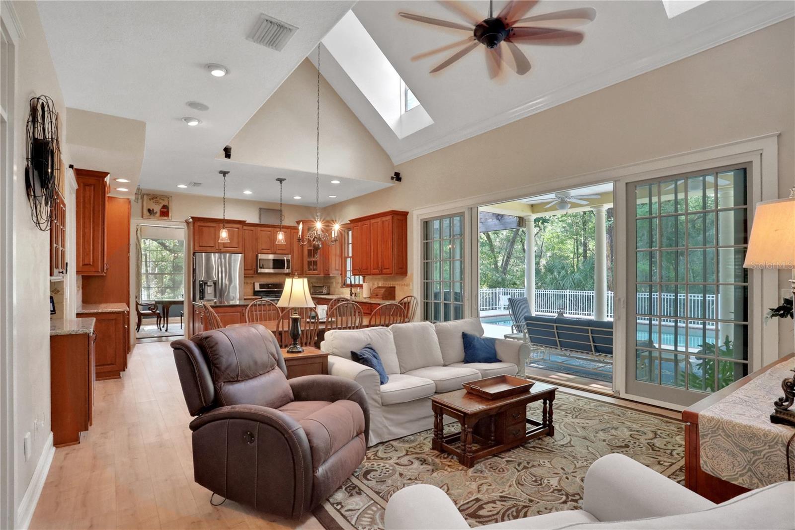 8608 POINSETTIA DR, TEMPLE TERRACE, FL, 33637