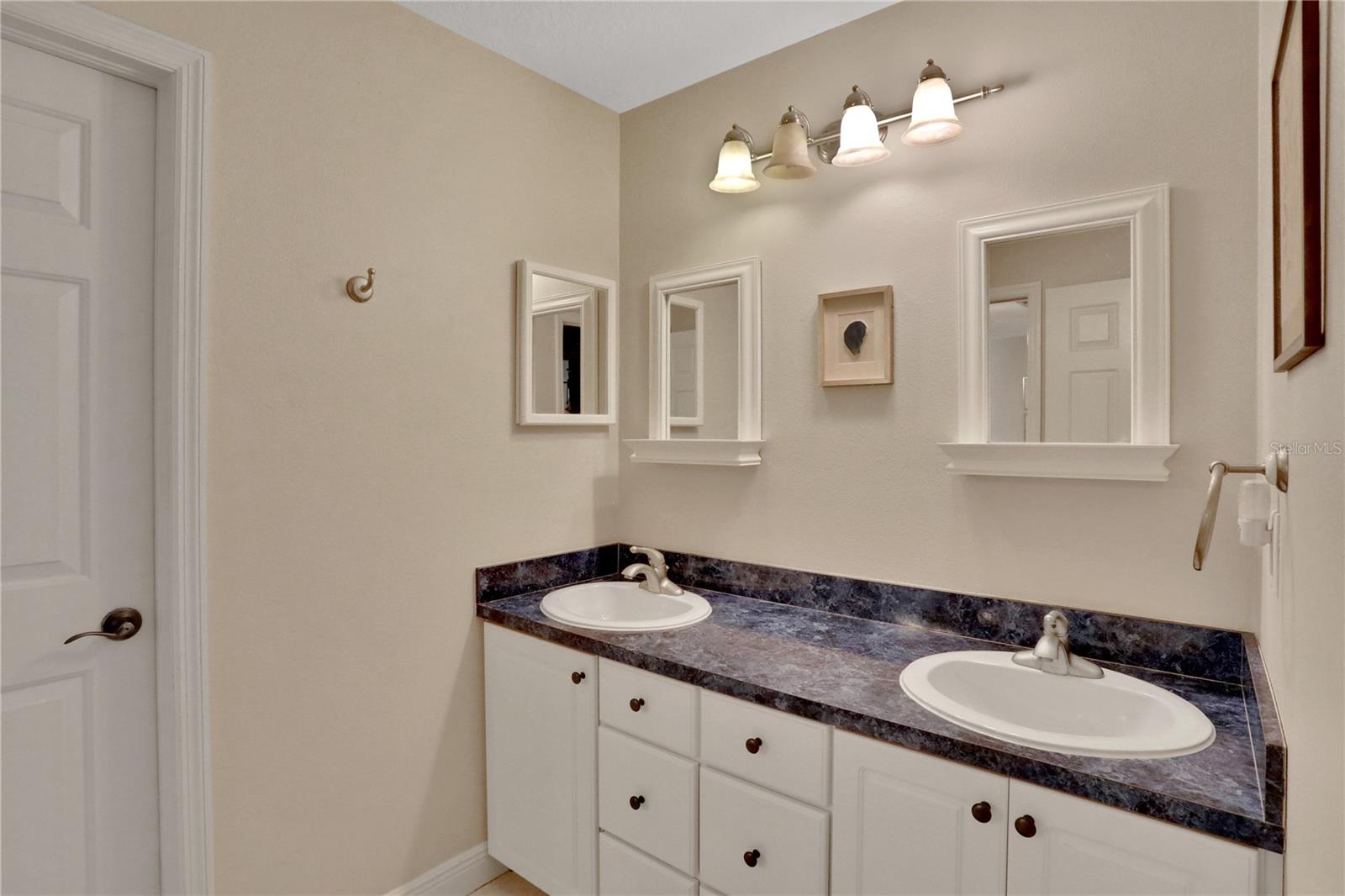 8608 POINSETTIA DR, TEMPLE TERRACE, FL, 33637