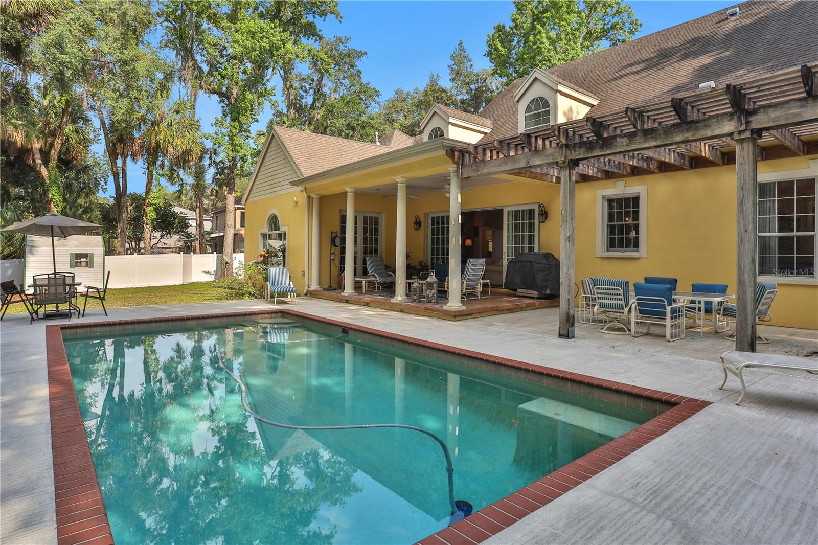8608 POINSETTIA DR, TEMPLE TERRACE, FL, 33637