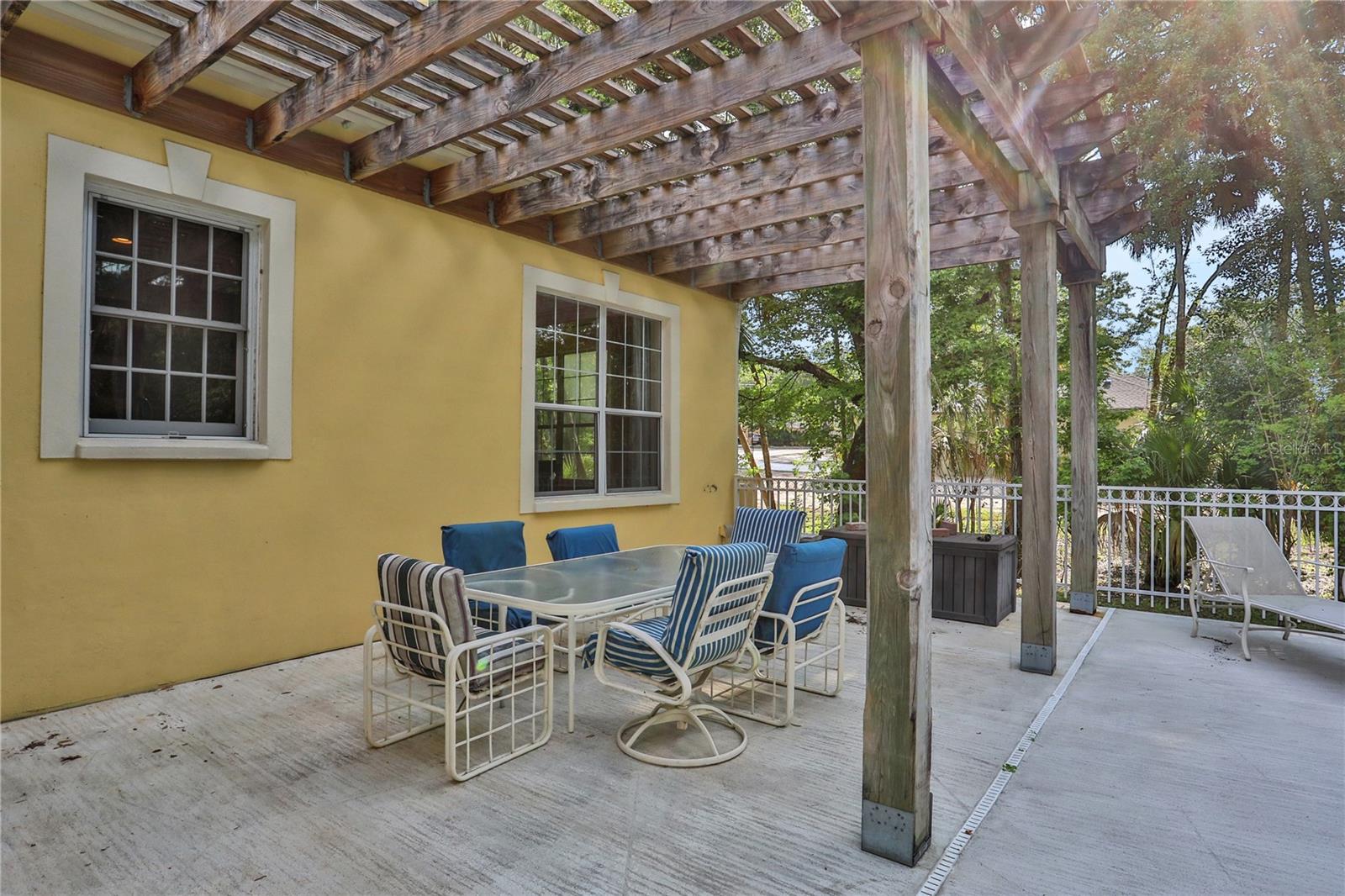 8608 POINSETTIA DR, TEMPLE TERRACE, FL, 33637