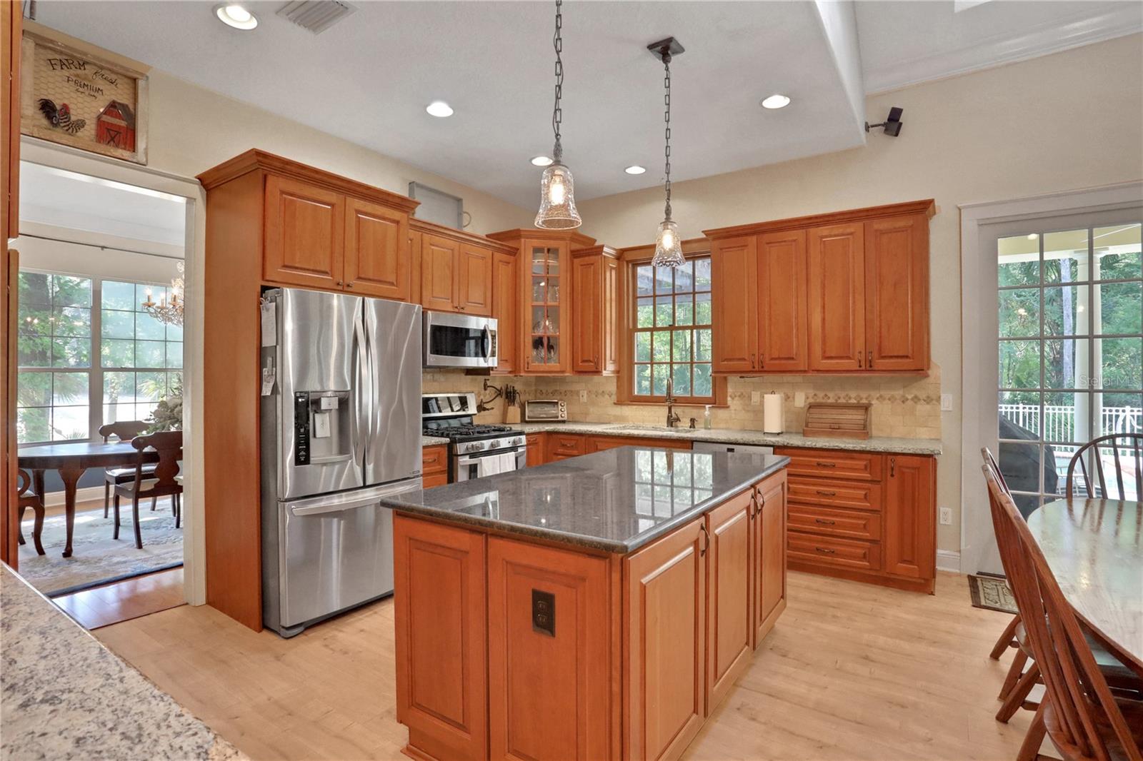 8608 POINSETTIA DR, TEMPLE TERRACE, FL, 33637