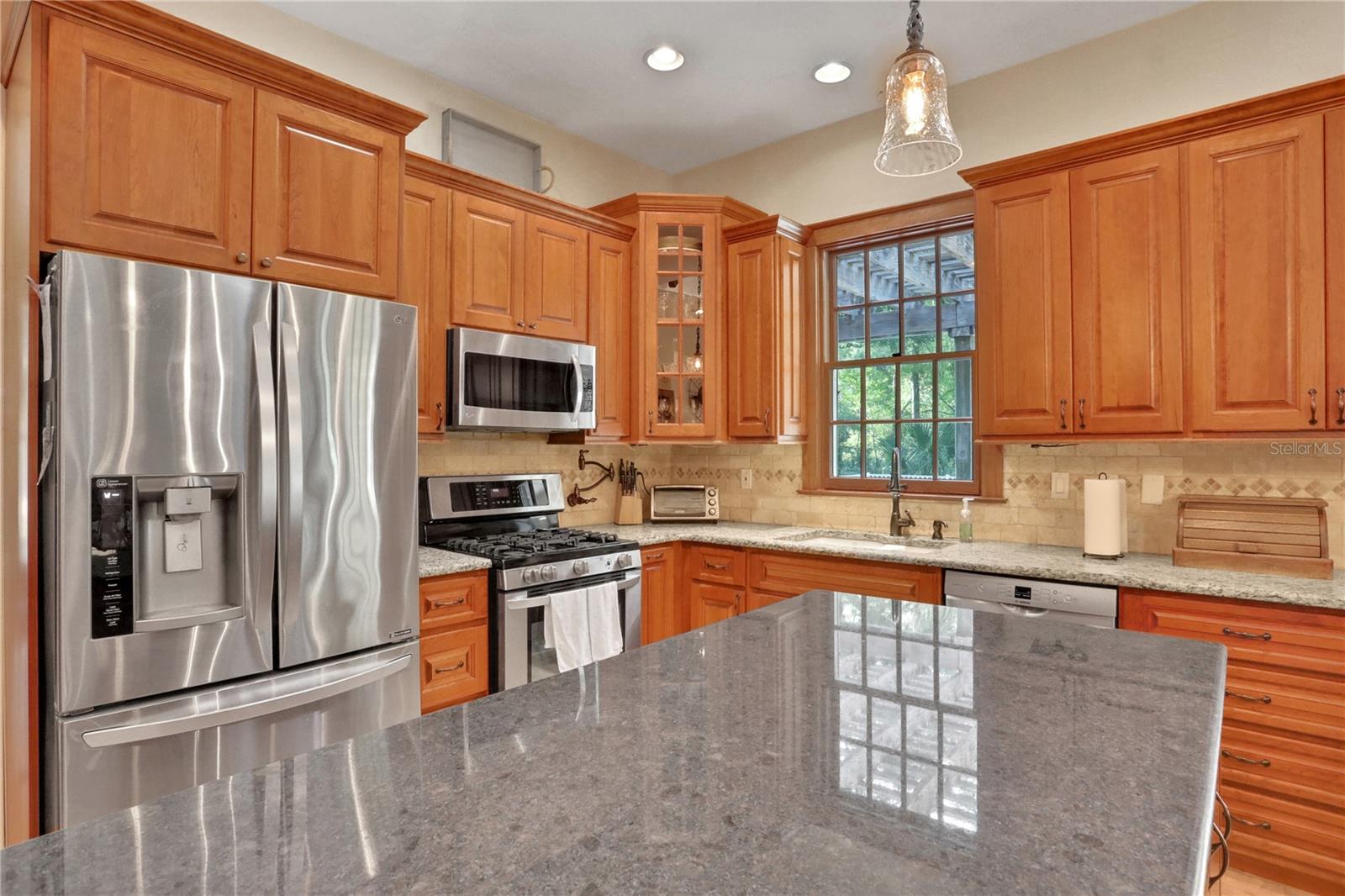8608 POINSETTIA DR, TEMPLE TERRACE, FL, 33637