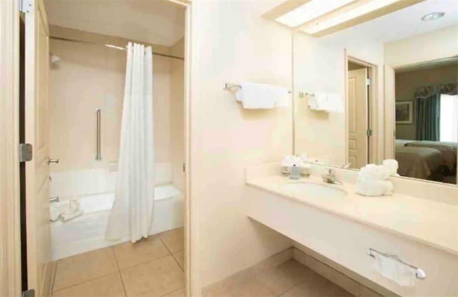 7601 CANADA AVE #220, ORLANDO, FL, 32819