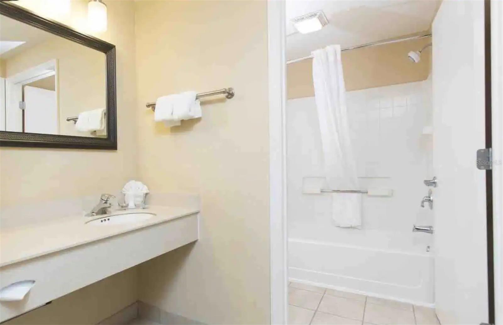 7601 CANADA AVE #220, ORLANDO, FL, 32819