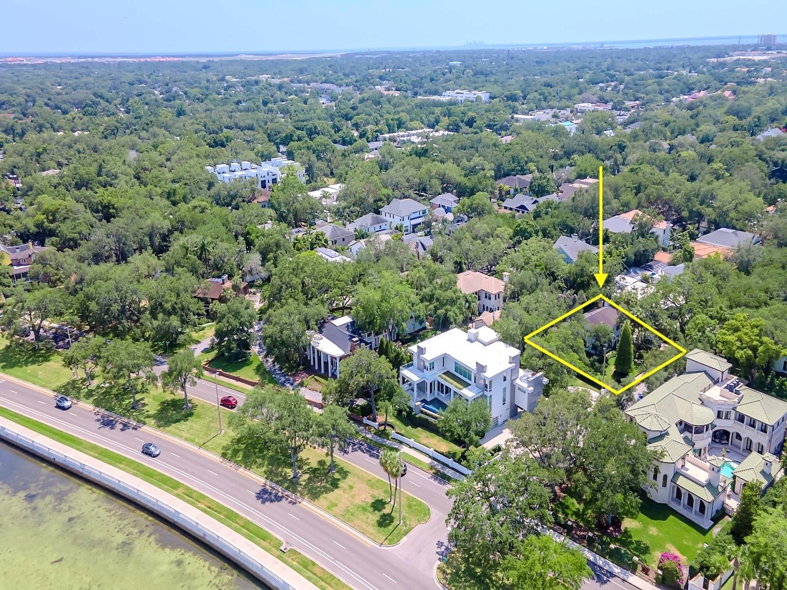 2902 W BAYSHORE CT, TAMPA, FL, 33611