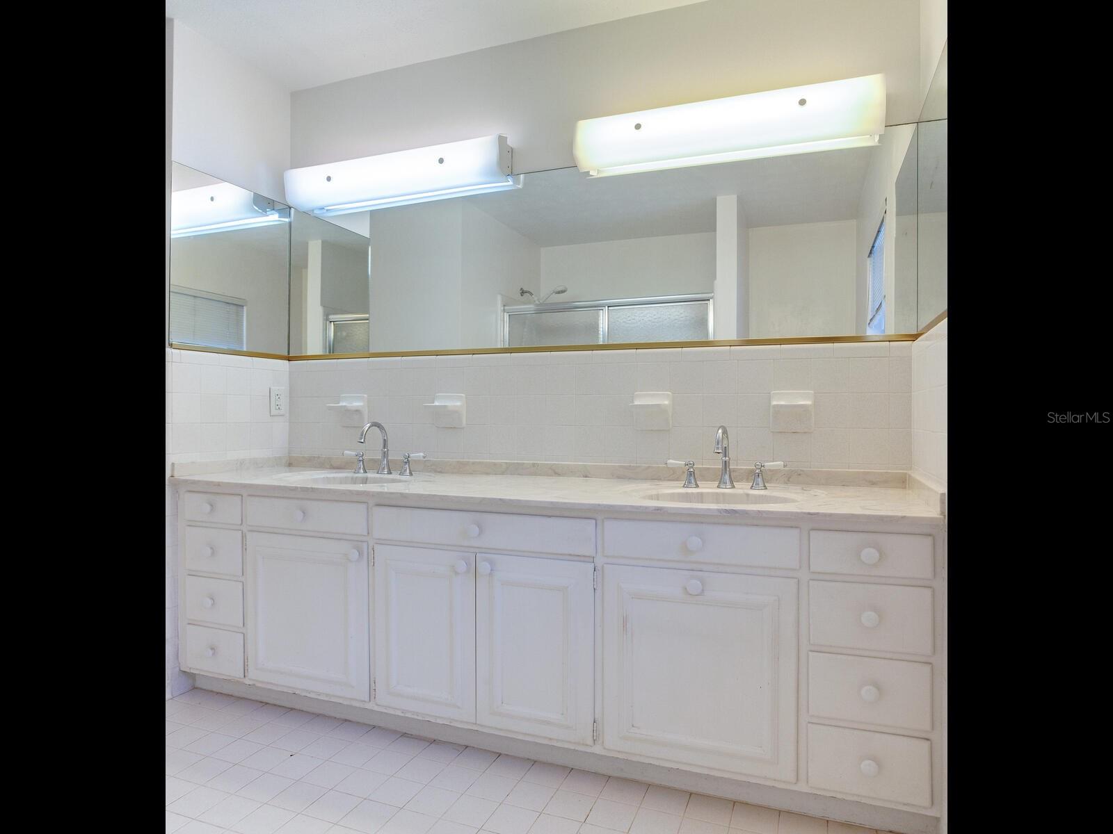 2902 W BAYSHORE CT, TAMPA, FL, 33611