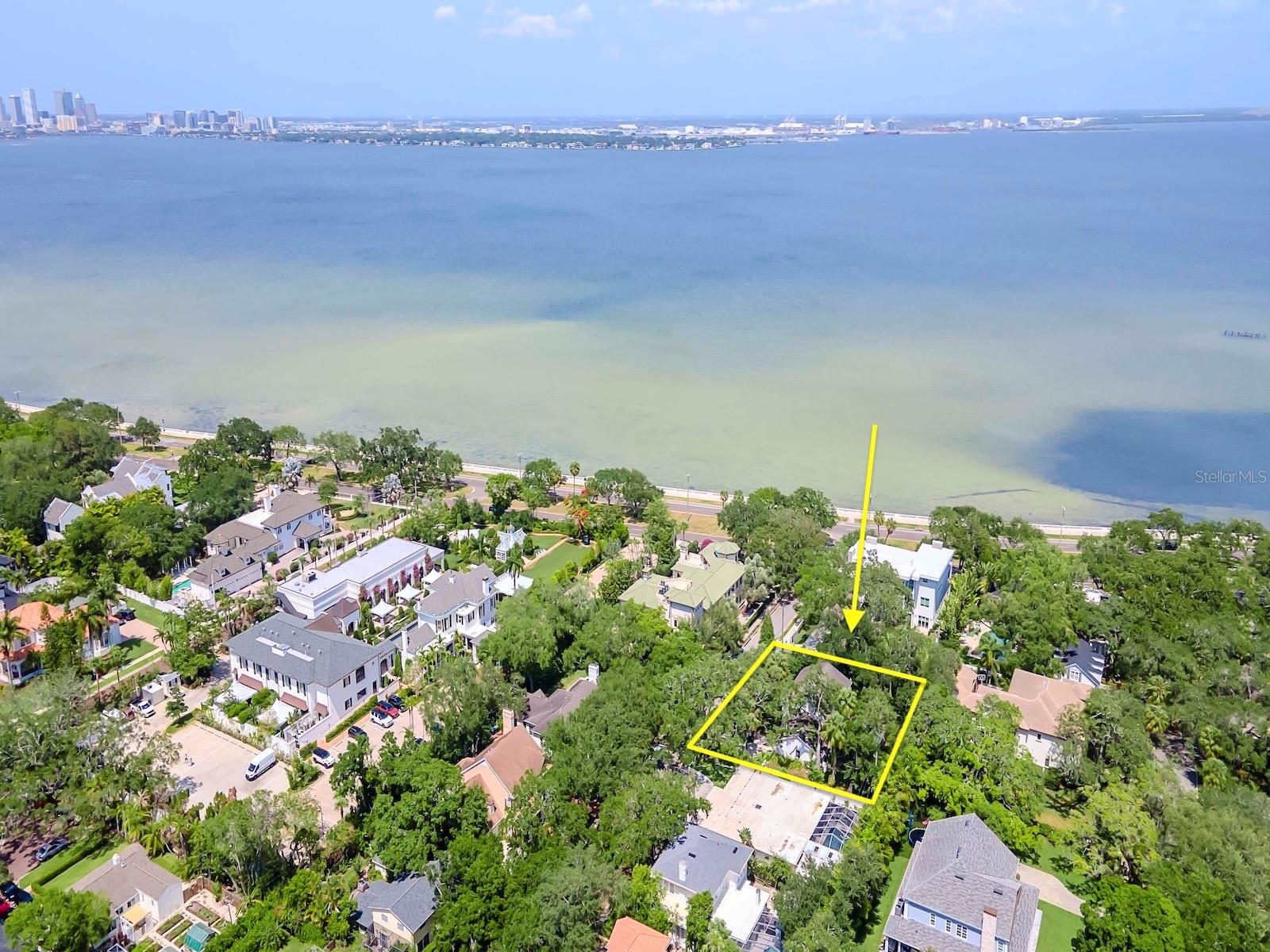 2902 W BAYSHORE CT, TAMPA, FL, 33611