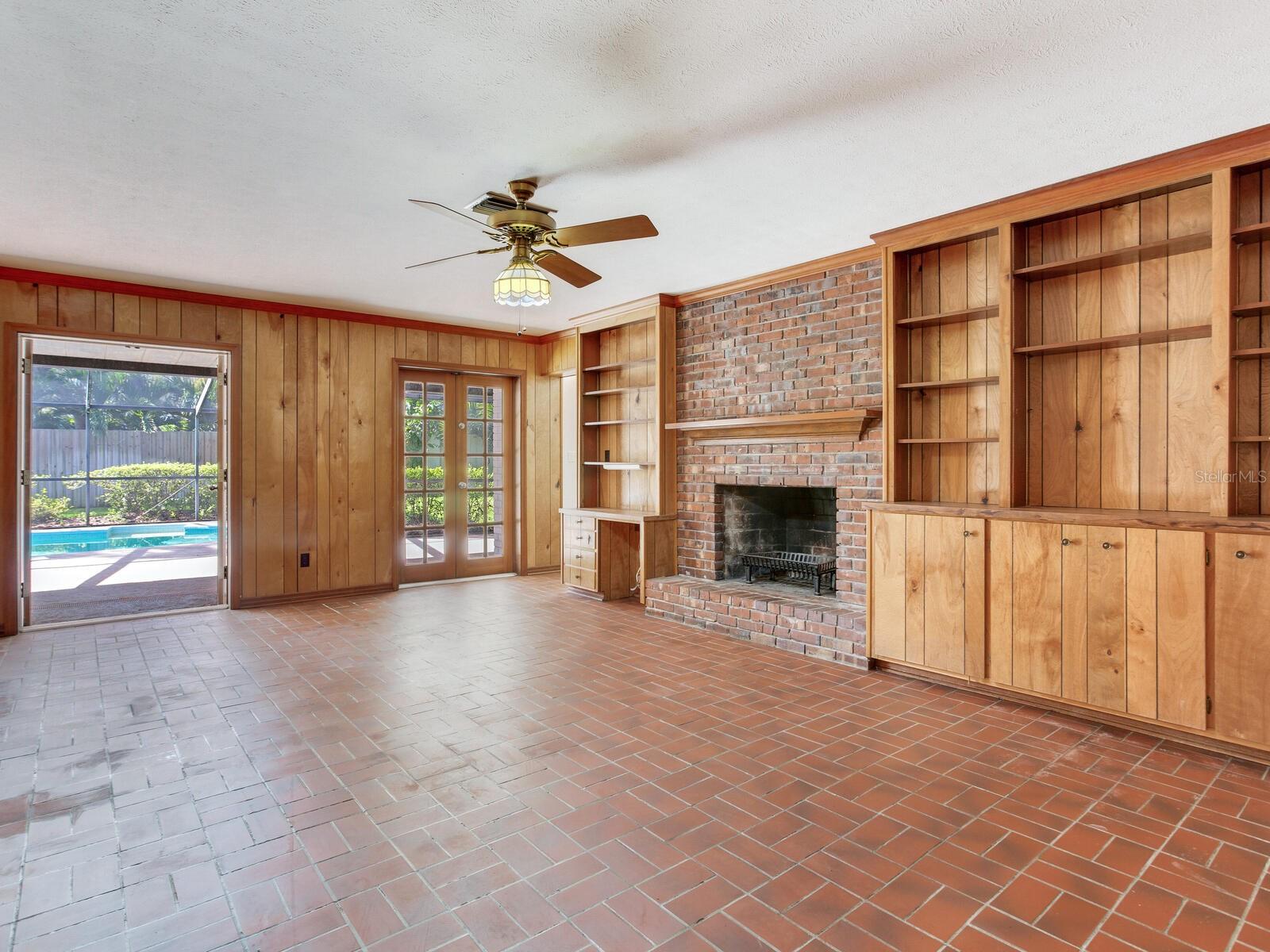 2902 W BAYSHORE CT, TAMPA, FL, 33611