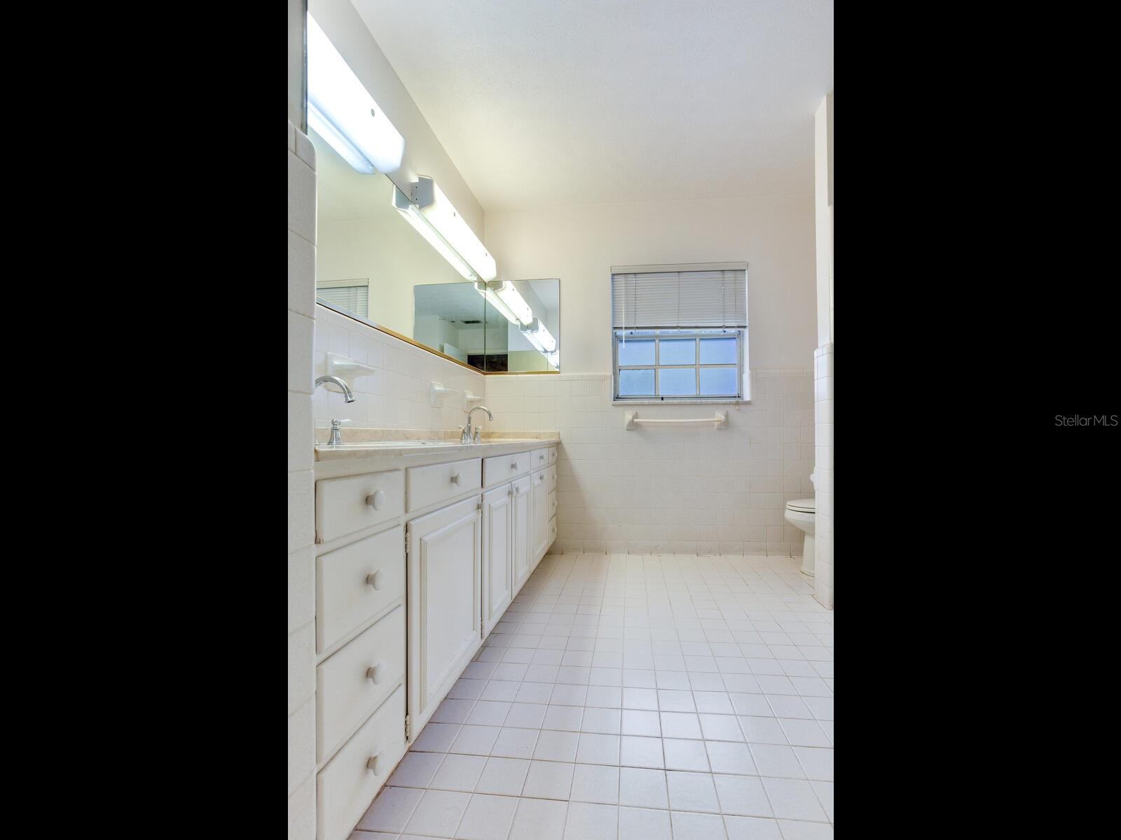 2902 W BAYSHORE CT, TAMPA, FL, 33611