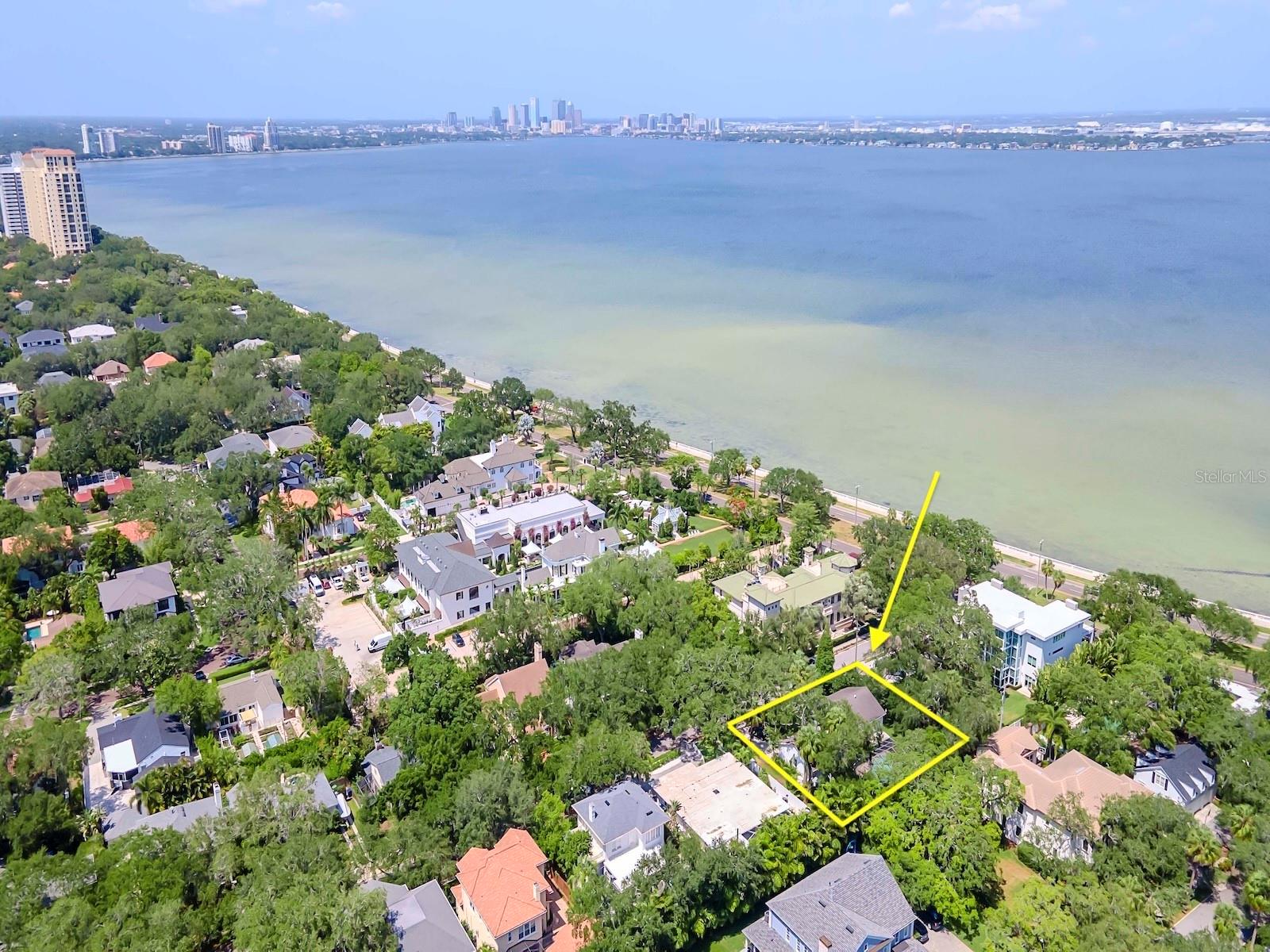 2902 W BAYSHORE CT, TAMPA, FL, 33611