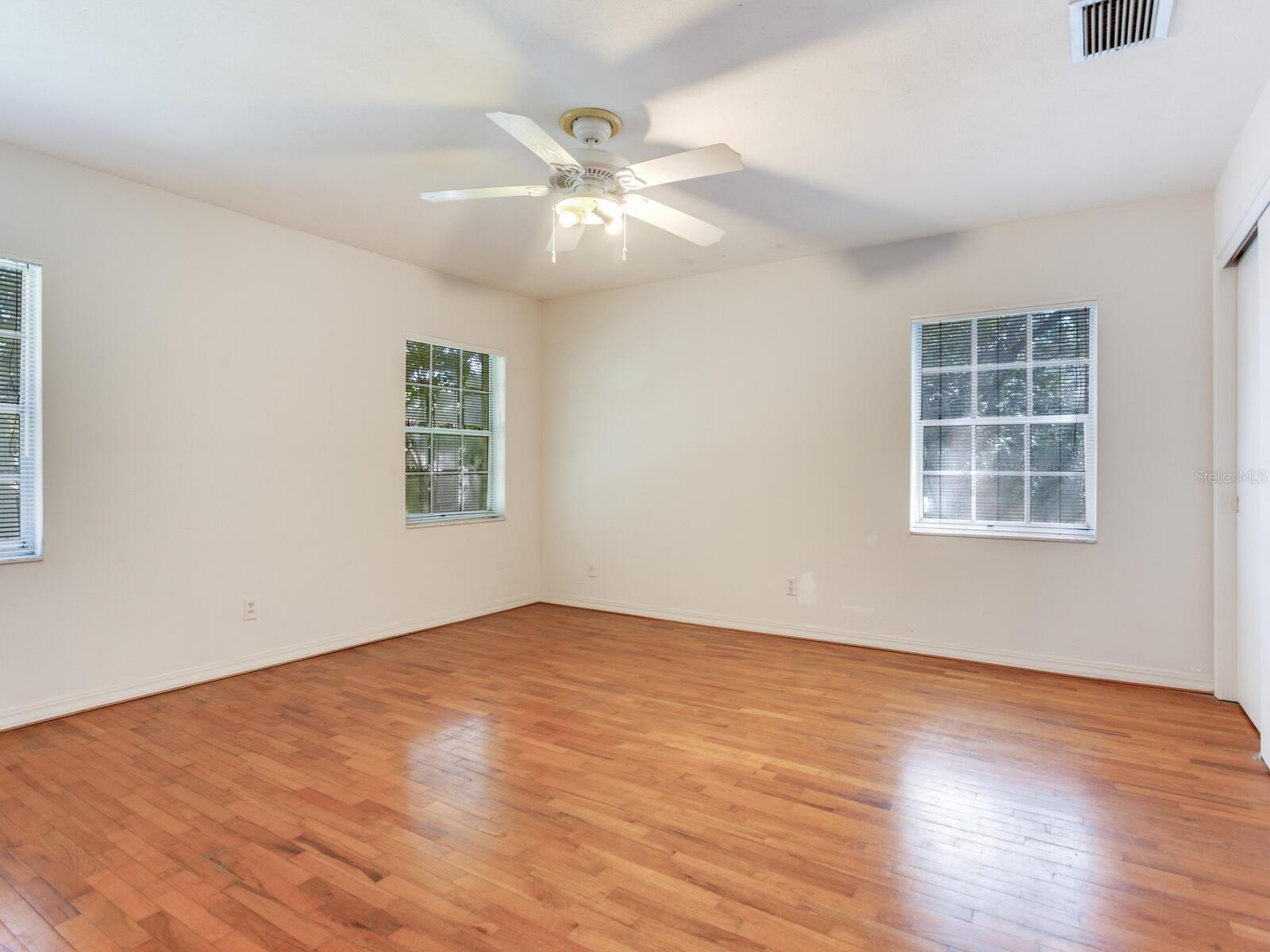 2902 W BAYSHORE CT, TAMPA, FL, 33611