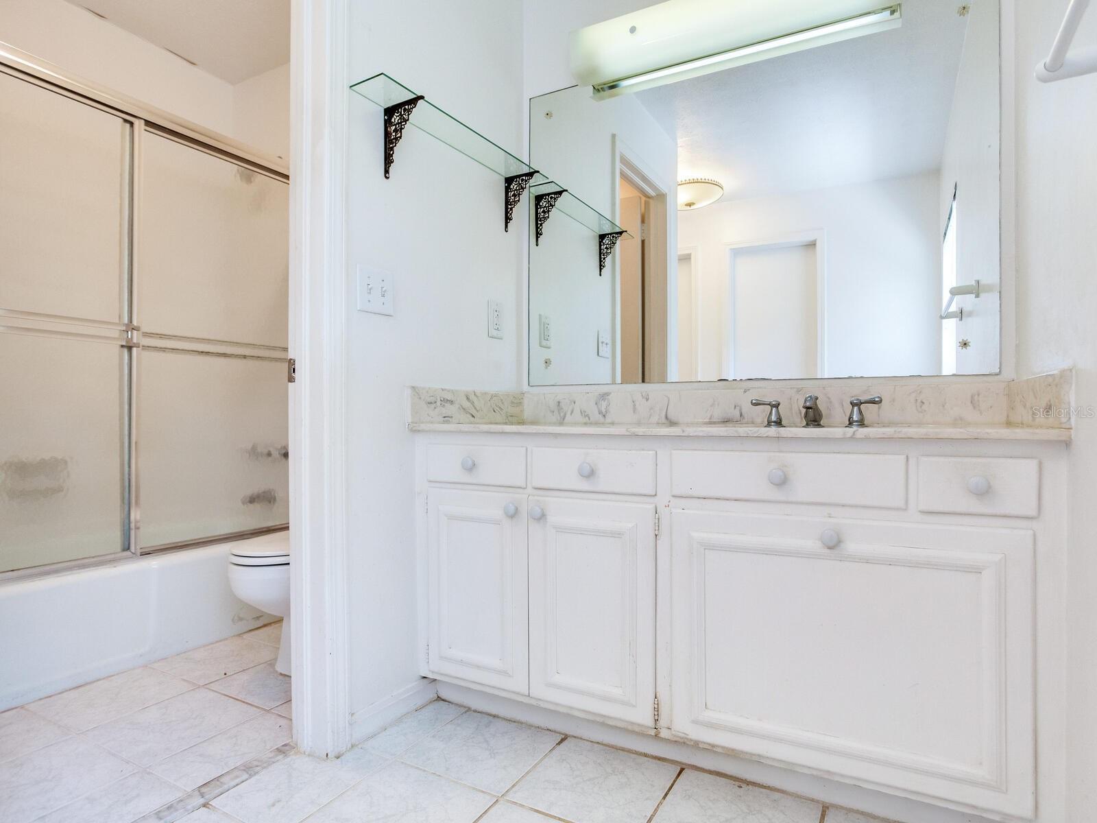 2902 W BAYSHORE CT, TAMPA, FL, 33611