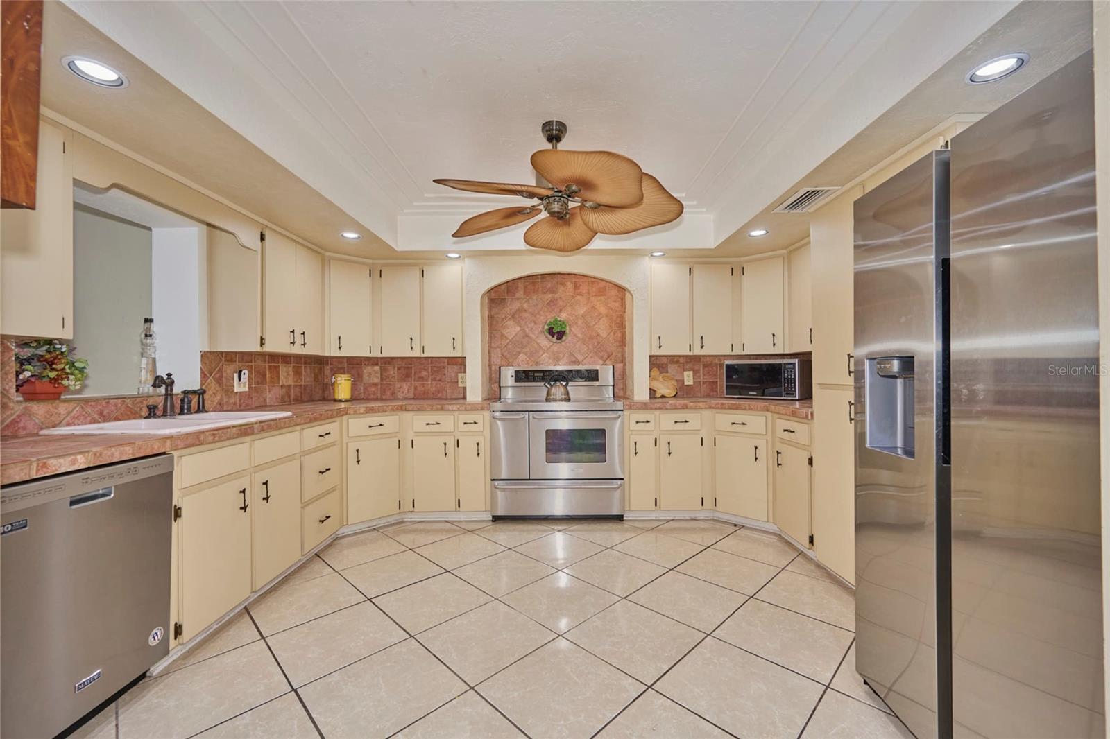 6589 BANYAN DR, INDIAN LAKE ESTATES, FL, 33855