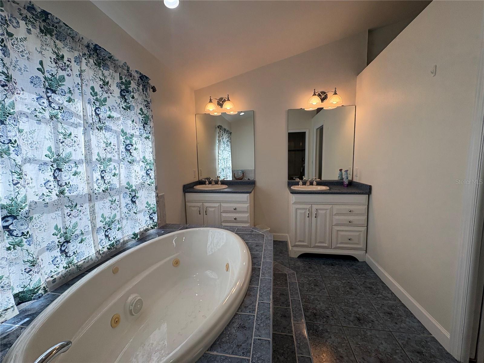 2025 AMANDA DR, SARASOTA, FL, 34232