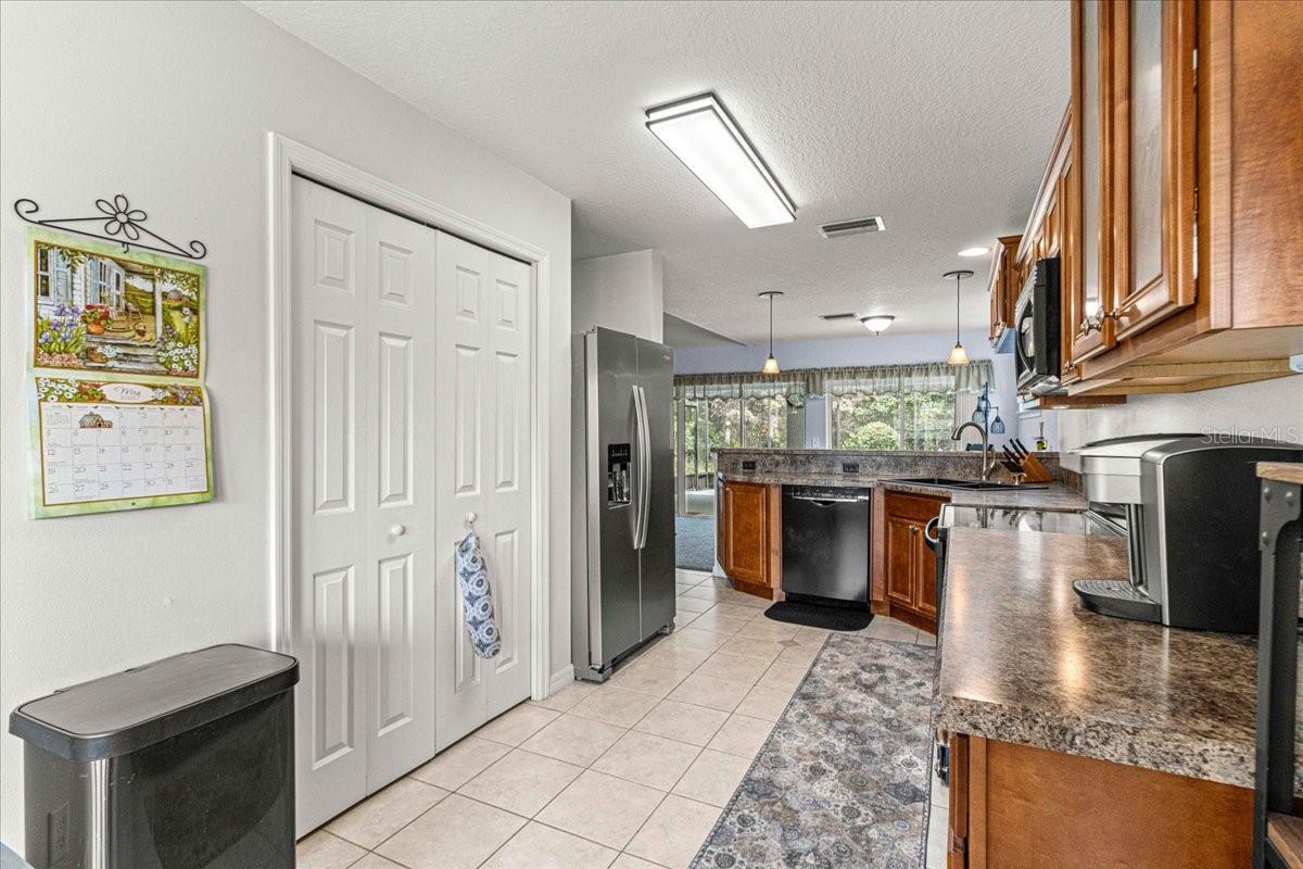 210 FOREST PARK LN, LADY LAKE, FL, 32159