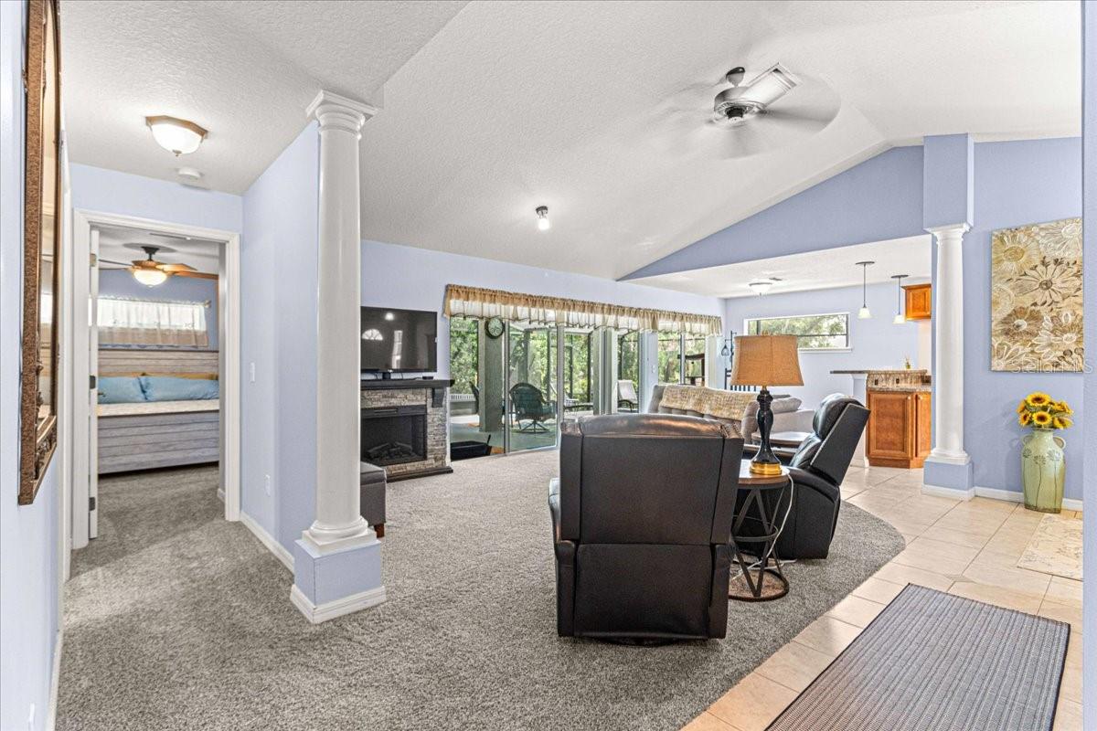 210 FOREST PARK LN, LADY LAKE, FL, 32159