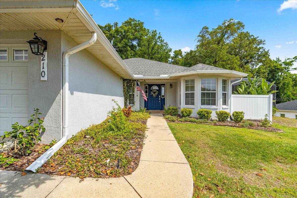 210 FOREST PARK LN, LADY LAKE, FL, 32159